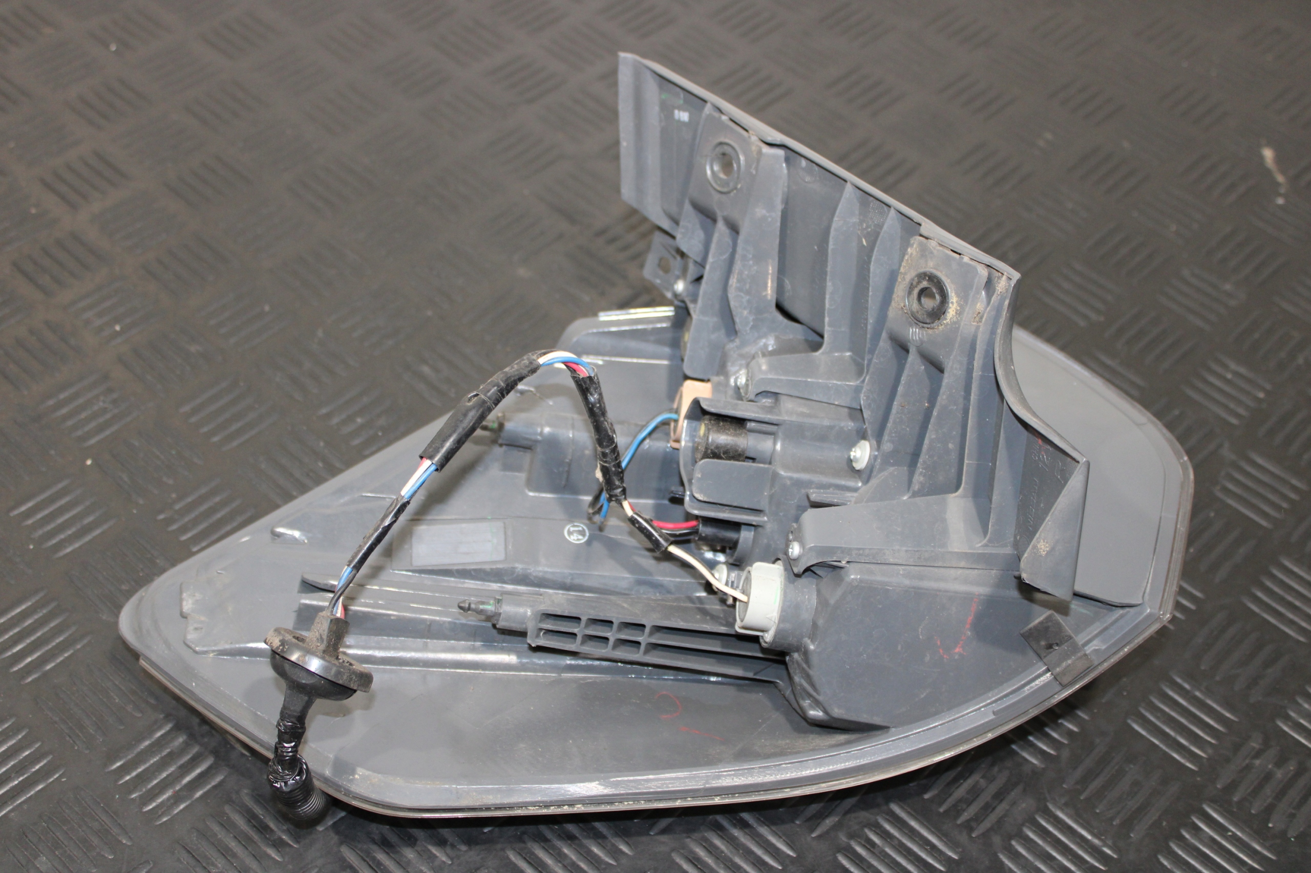 light right rear part NISSAN X-TRAIL T32