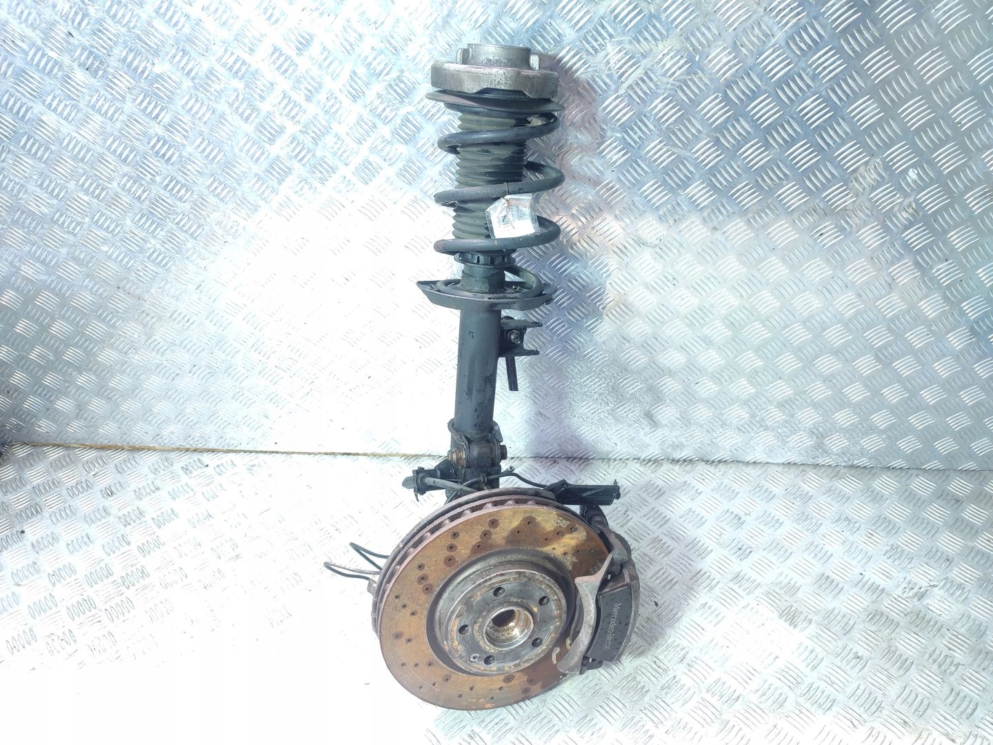 ЦАПФА АМОРТИЗАТОР ПРАВЫЙ ПЕРЕД GLA X156matic