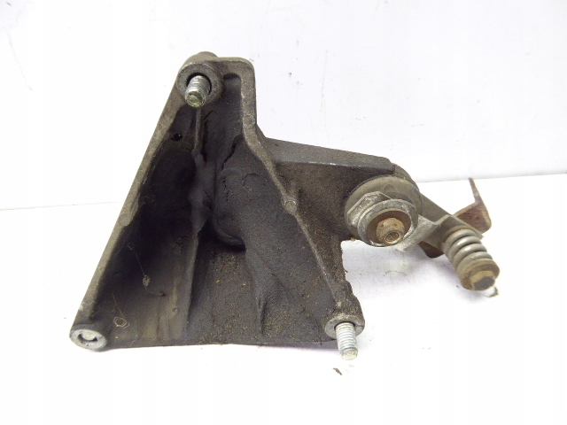 AUDI A4 B5 8D5 97-01 ŁAPA WSPORNIK SKRZYNI 2.4 V6 ALF Producent części Audi OE