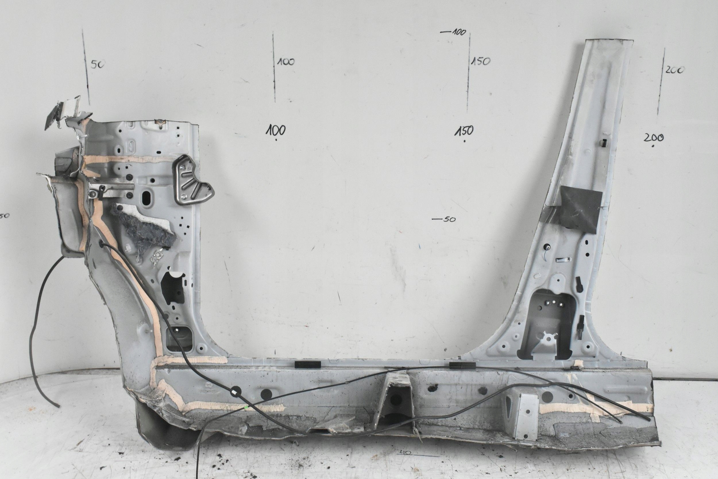 PRÓG PRAWY SŁUPEK PRZÓD AYGO II C1 II 108 5DRZWI Kolor biały