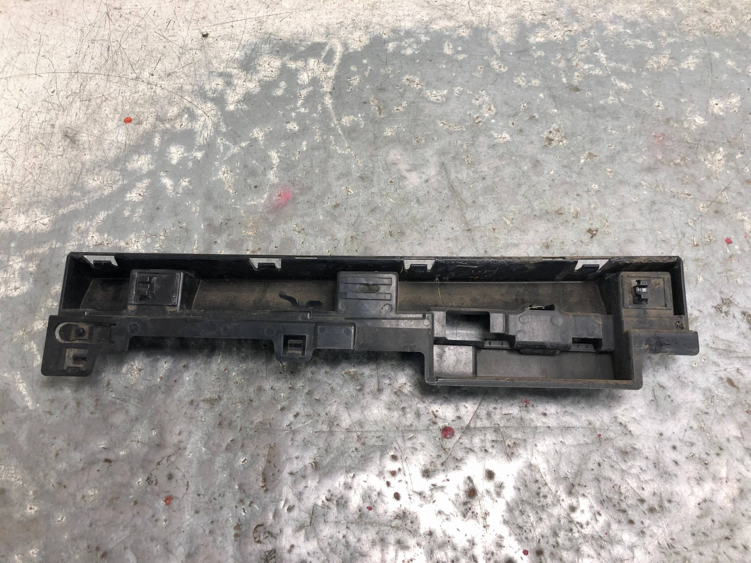 support mouldings PROGOWEJ right BMW F30 7256918