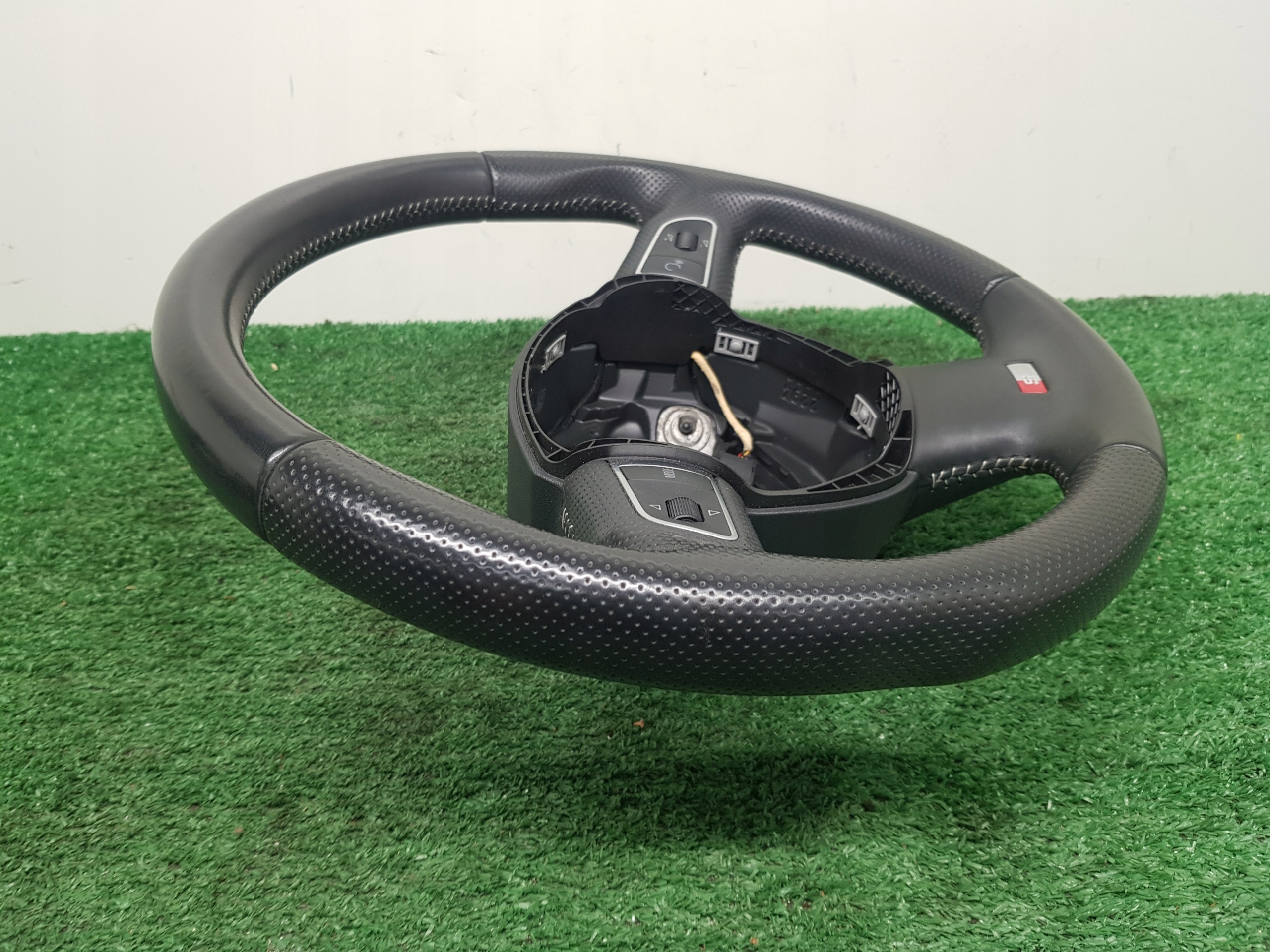 volant AUDI Q7 4F0124A