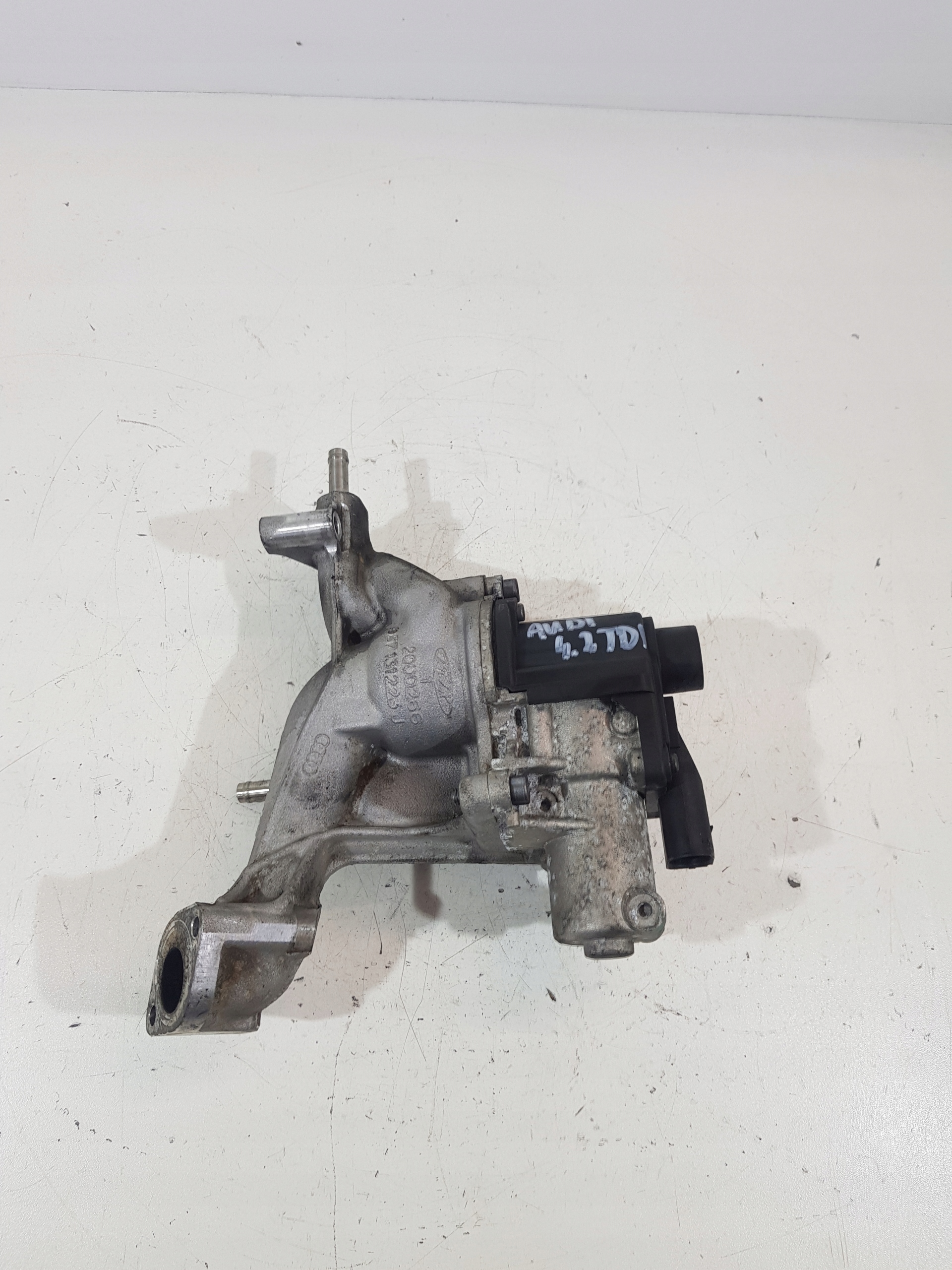 Клапан EGR 057131501F левый VW AUDI A8 Q7 4.2 TDI