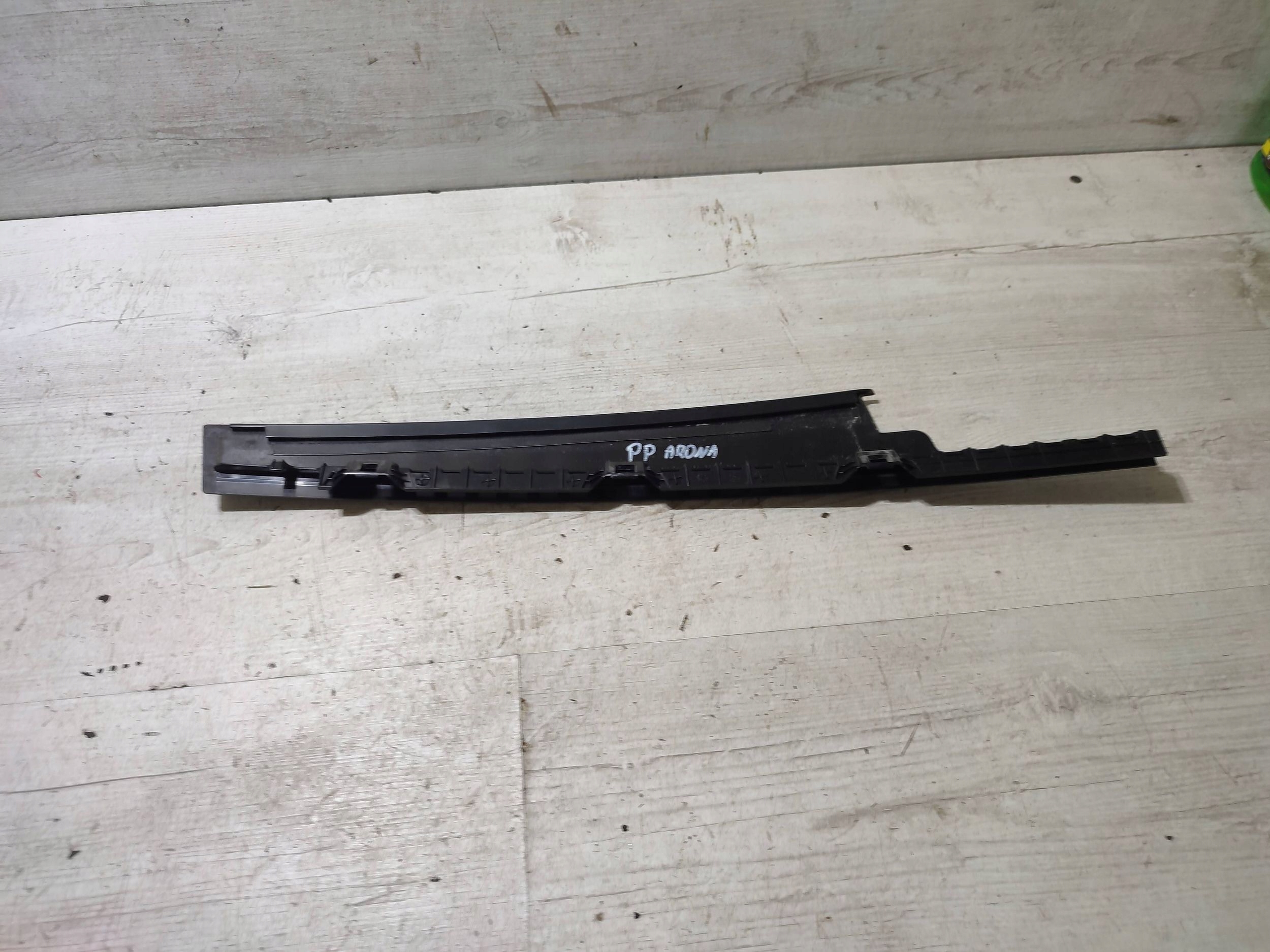 Seat Arona 2019 front right moulding gasket windows door przednich