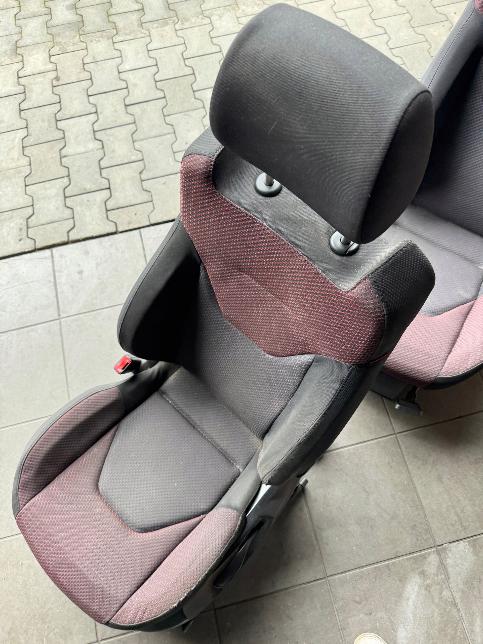 seat left front SEAT ALTEA 5P1 EUROPA claret KUBELEK