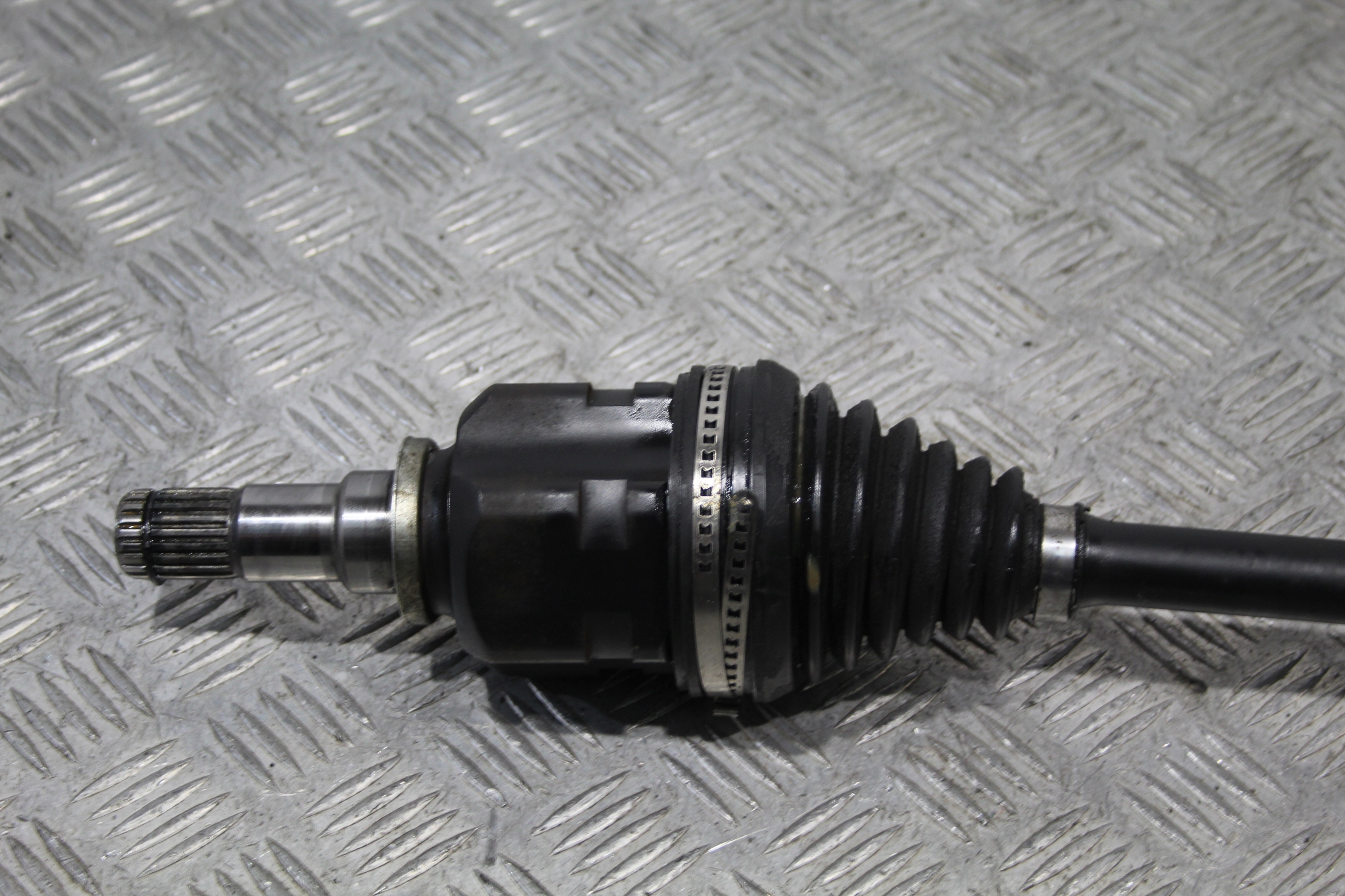 semi-axis left TOYOTA URBAN CRUISER