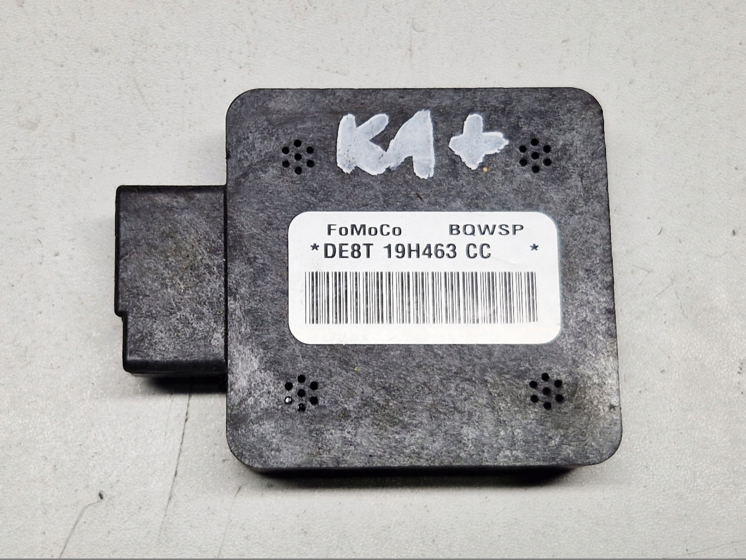 FORD KA plus antenna module amplifier DE8T-19H463-CC