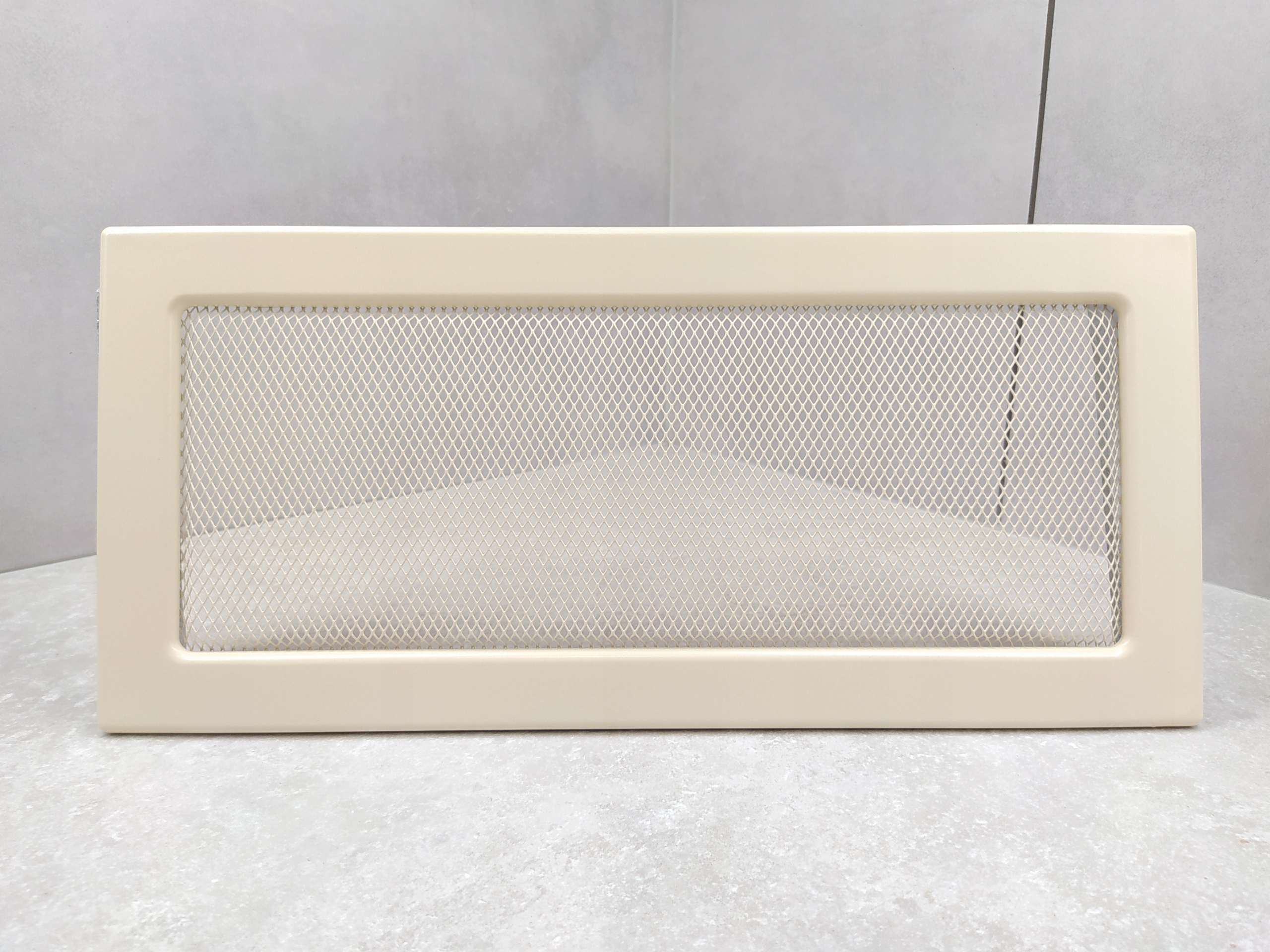 KRATKA KOMINKOWA WENTYLACYJNA 17x37 KREMOWA BEŻ Kolor dominujący odcienie beżu