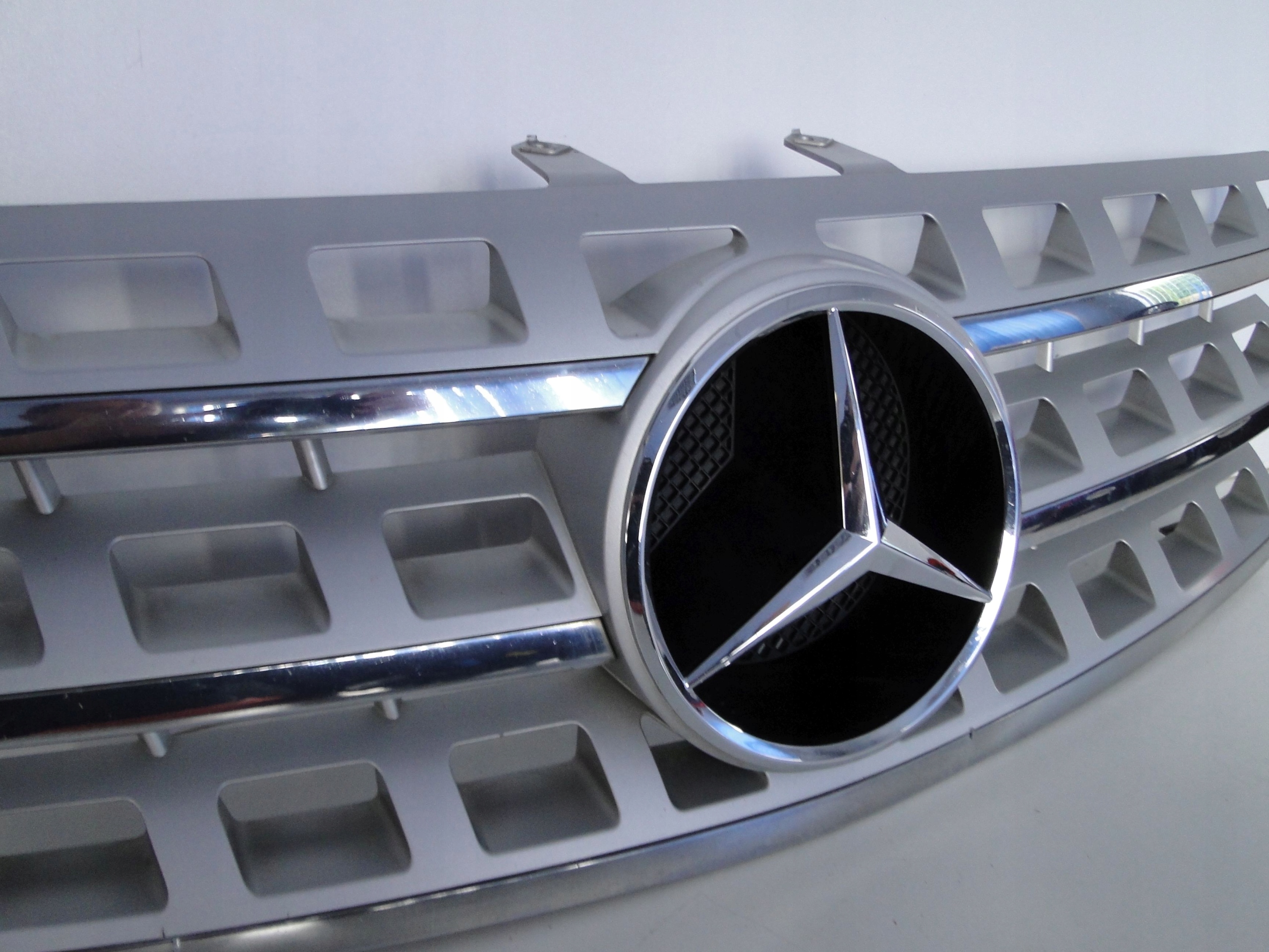 MERCEDES ML W164 164 LIFT PO LIFCIE GRILL ATRAPA BEZ RADARU Typ samochodu 4x4/SUV Samochody osobowe