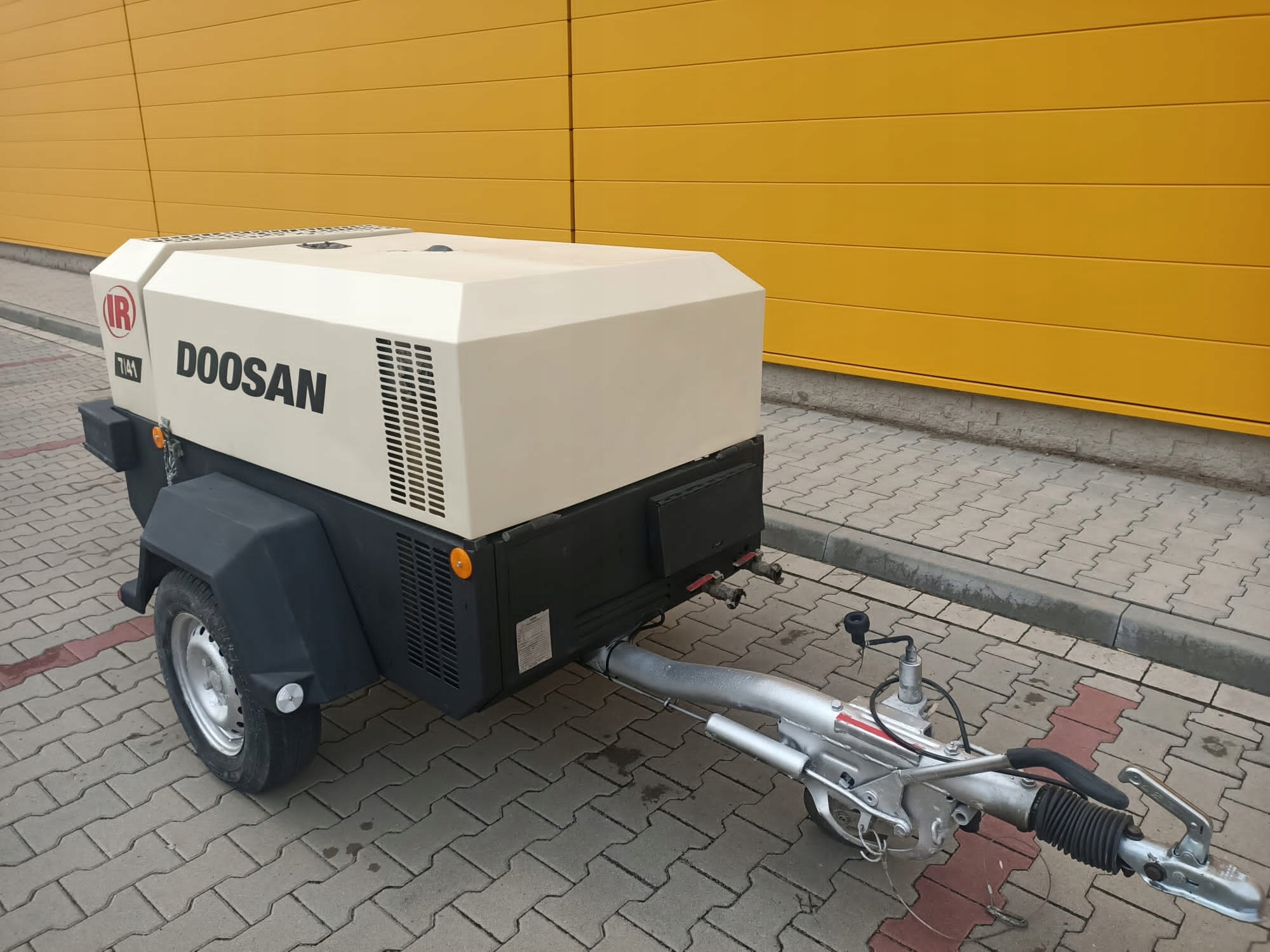 Kompresor DOOSAN 741, sprężarka śrubowa 4,1 m3 7 bar,dok PL do rej Model 741