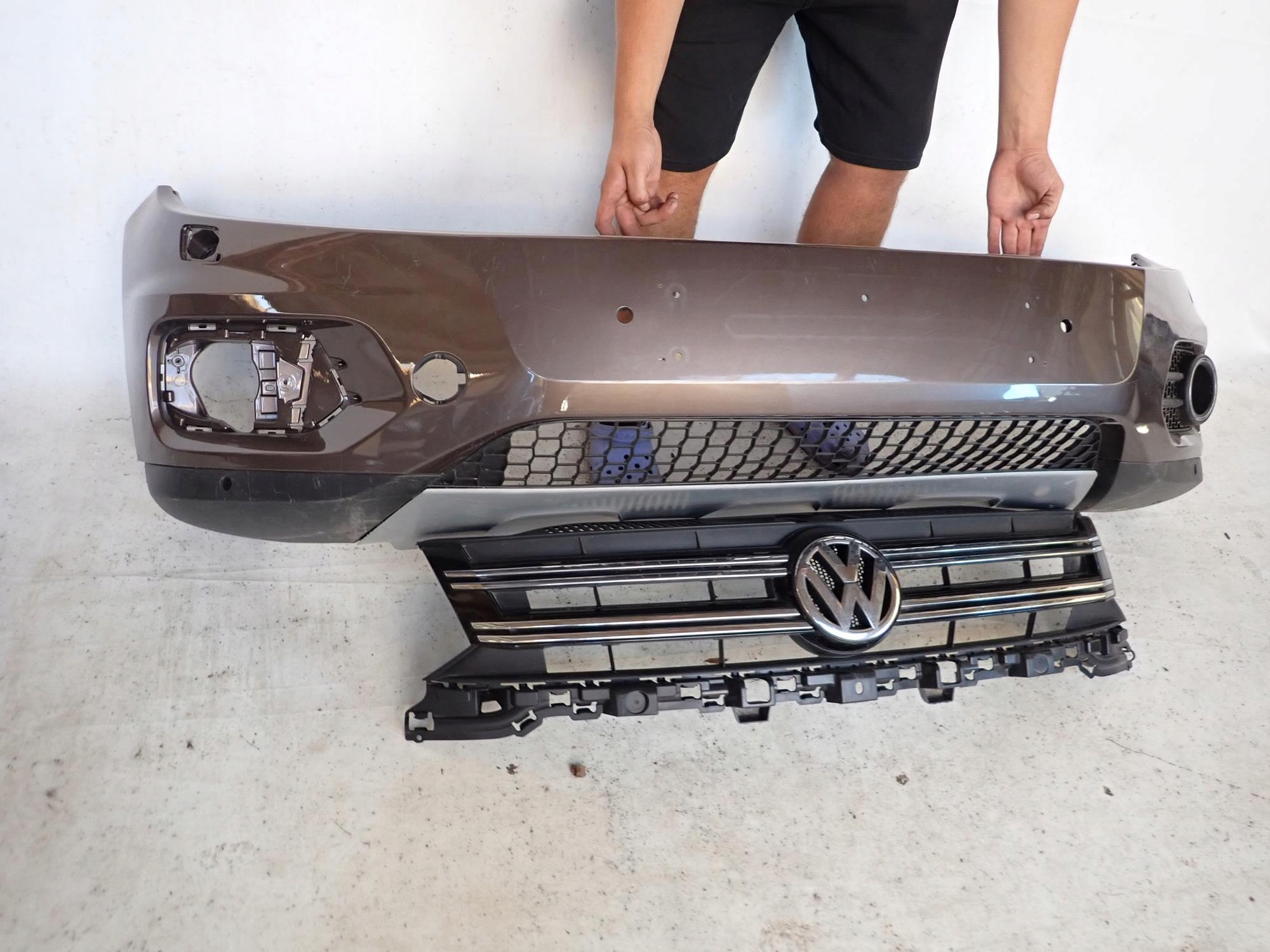 VW TIGUAN and 1 CROSS LIFT 11-16 bumper front front washer PDC
