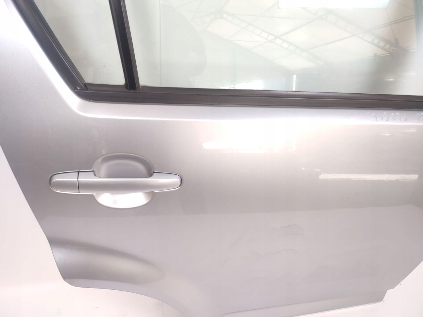 DRZWI PRAWY TYŁ DAIHATSU SIRION II M300 Strona zabudowy tył - prawa