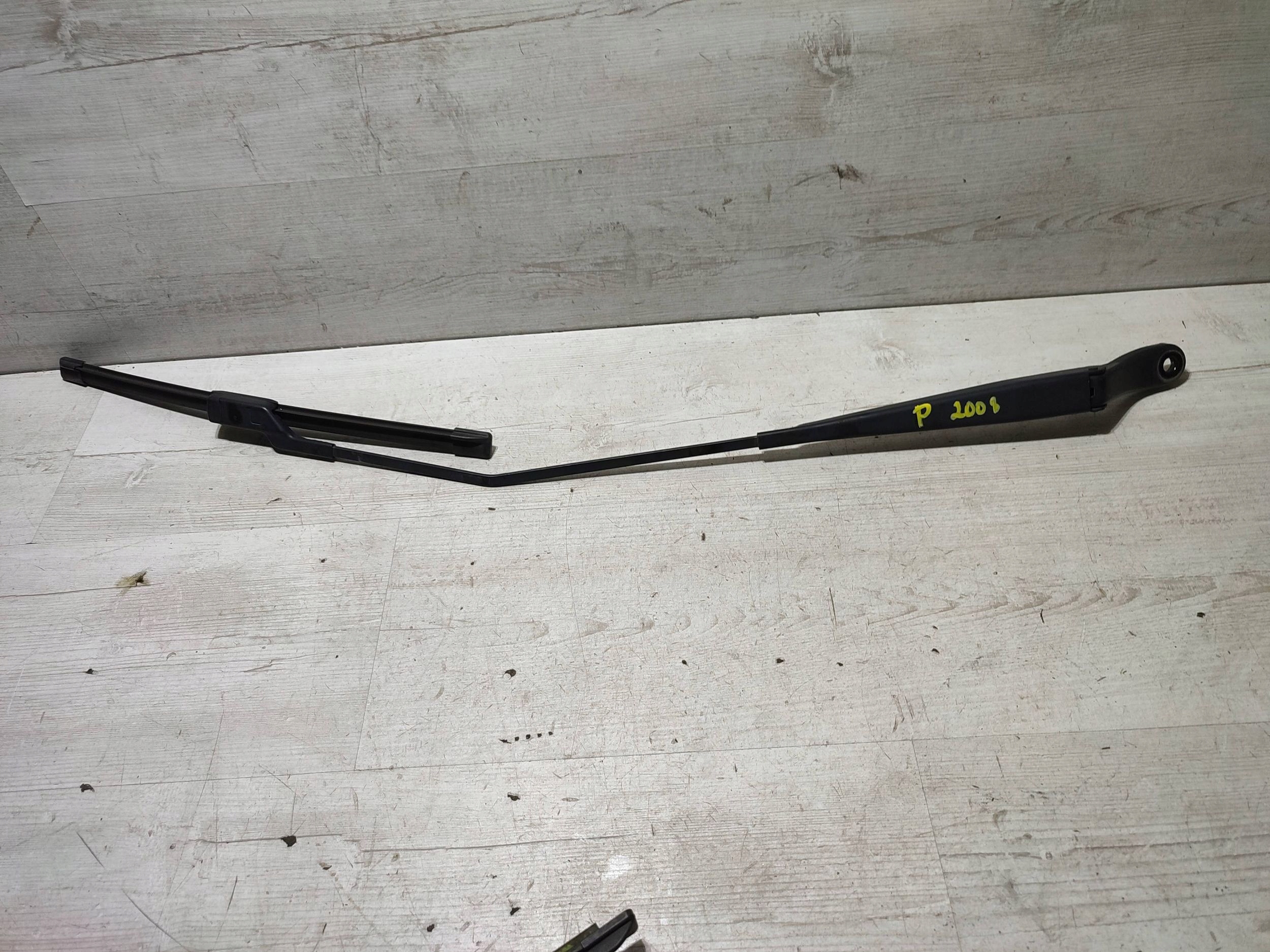 Peugeot 2008 and 2018 right side wiper arm