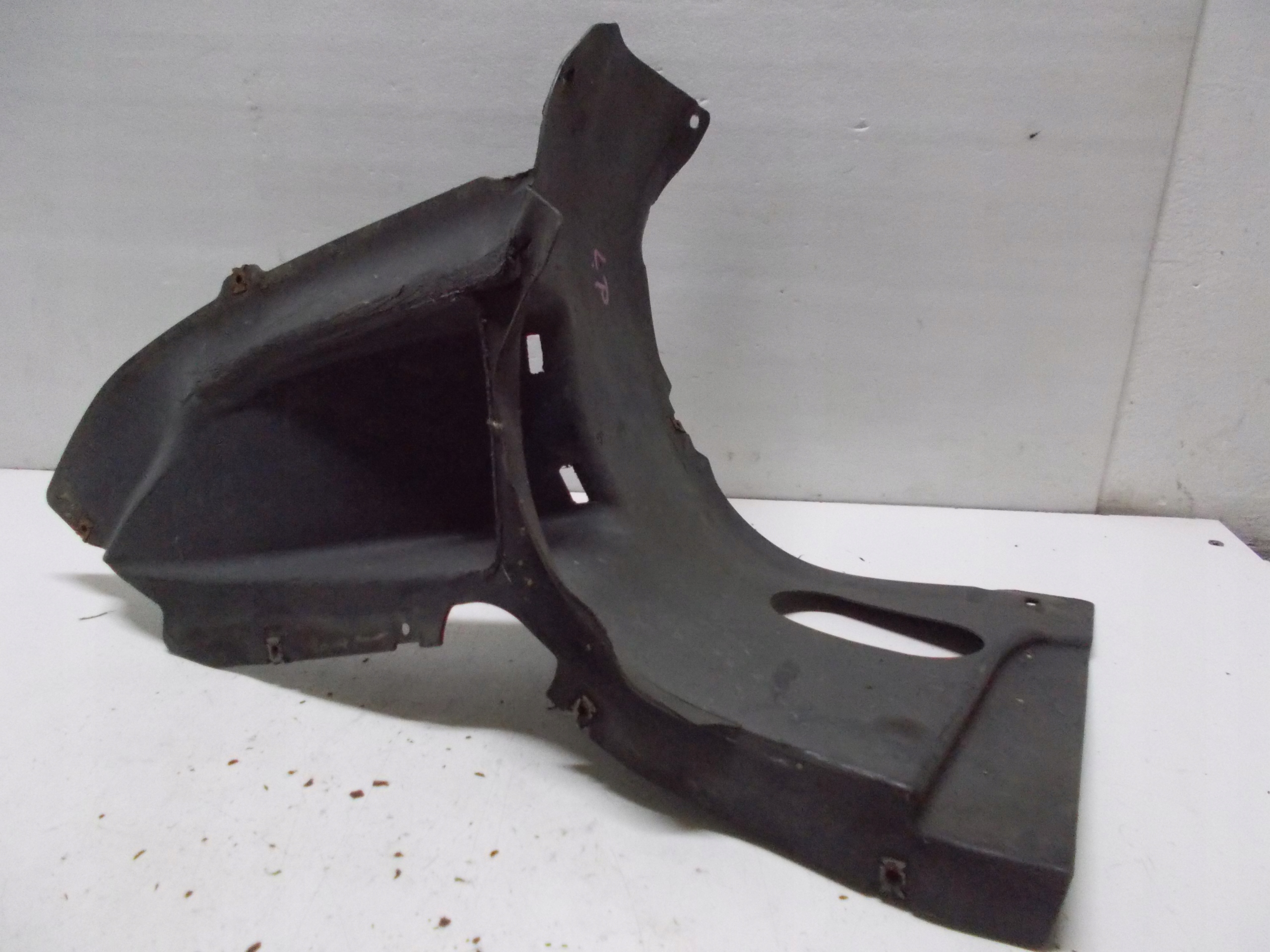 VW PASSAT B6 KOMBI 1.9 TDI 07R mudguard left front 3C0805911