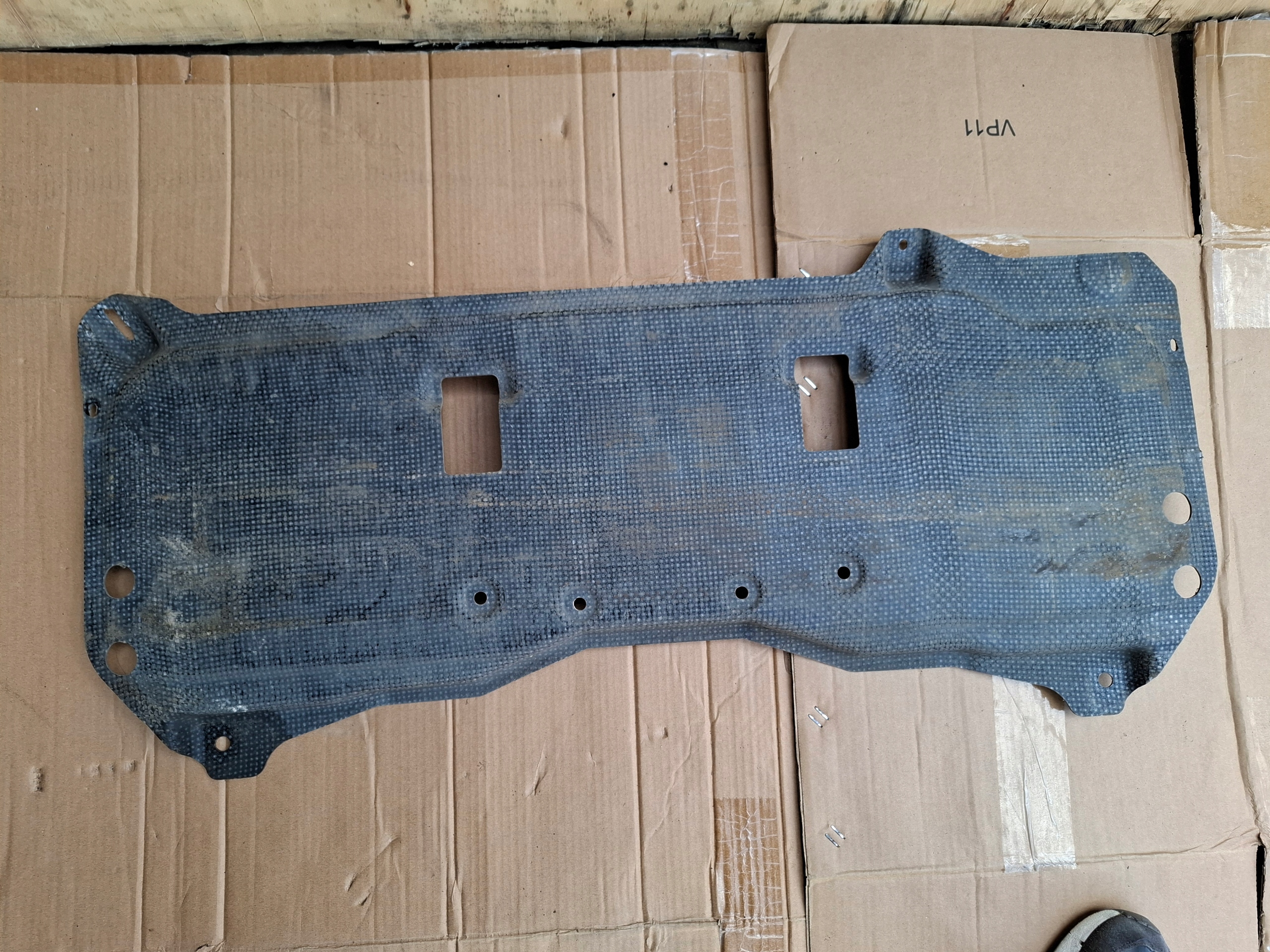 cover chassis BENTELY BENTAYGA AUDI Q8 4M 4M0804033F