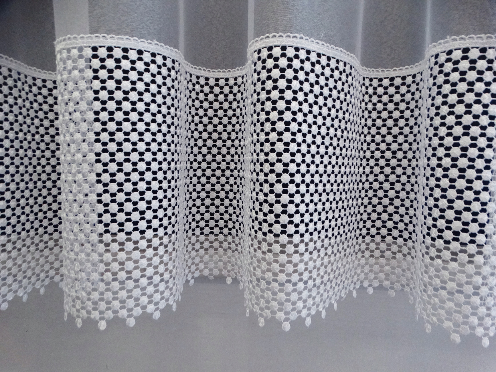 Mg markýzová záclona Enzo s guipurou Tečky 30 cm 300 x 160 cm