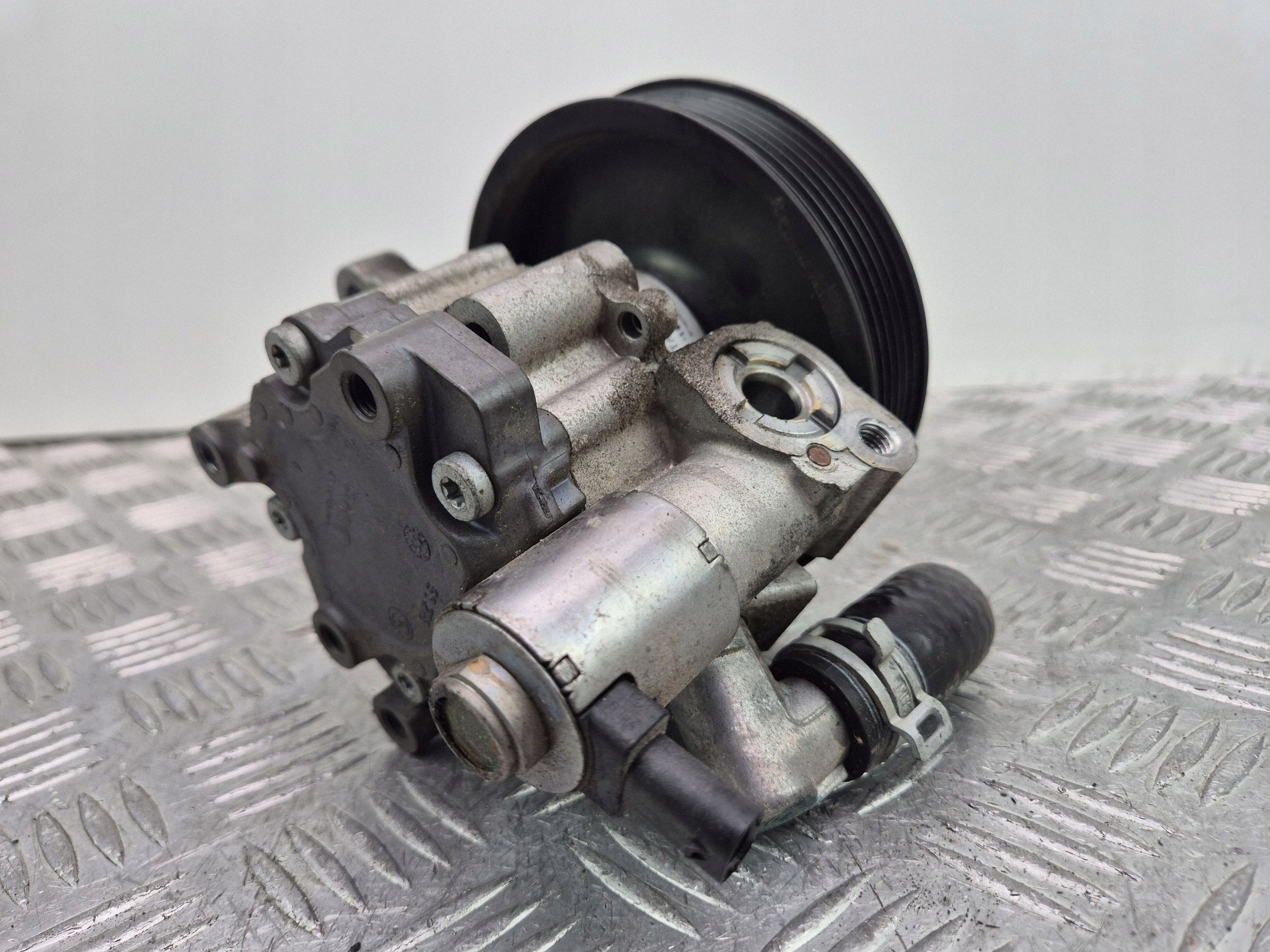 Mercedes E200 CGI W212 servo pump A0064667501 M271860