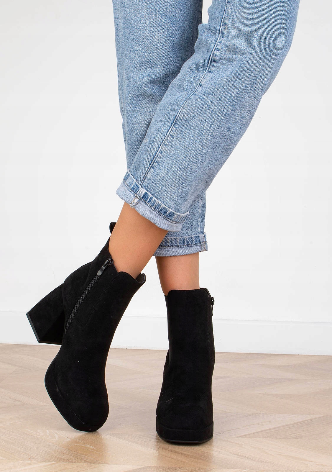 7621 CZARNE BOTKI ZAMSZOWE NA SŁUPKU PLATFORMA 38 Długość wkładki 24.5 cm