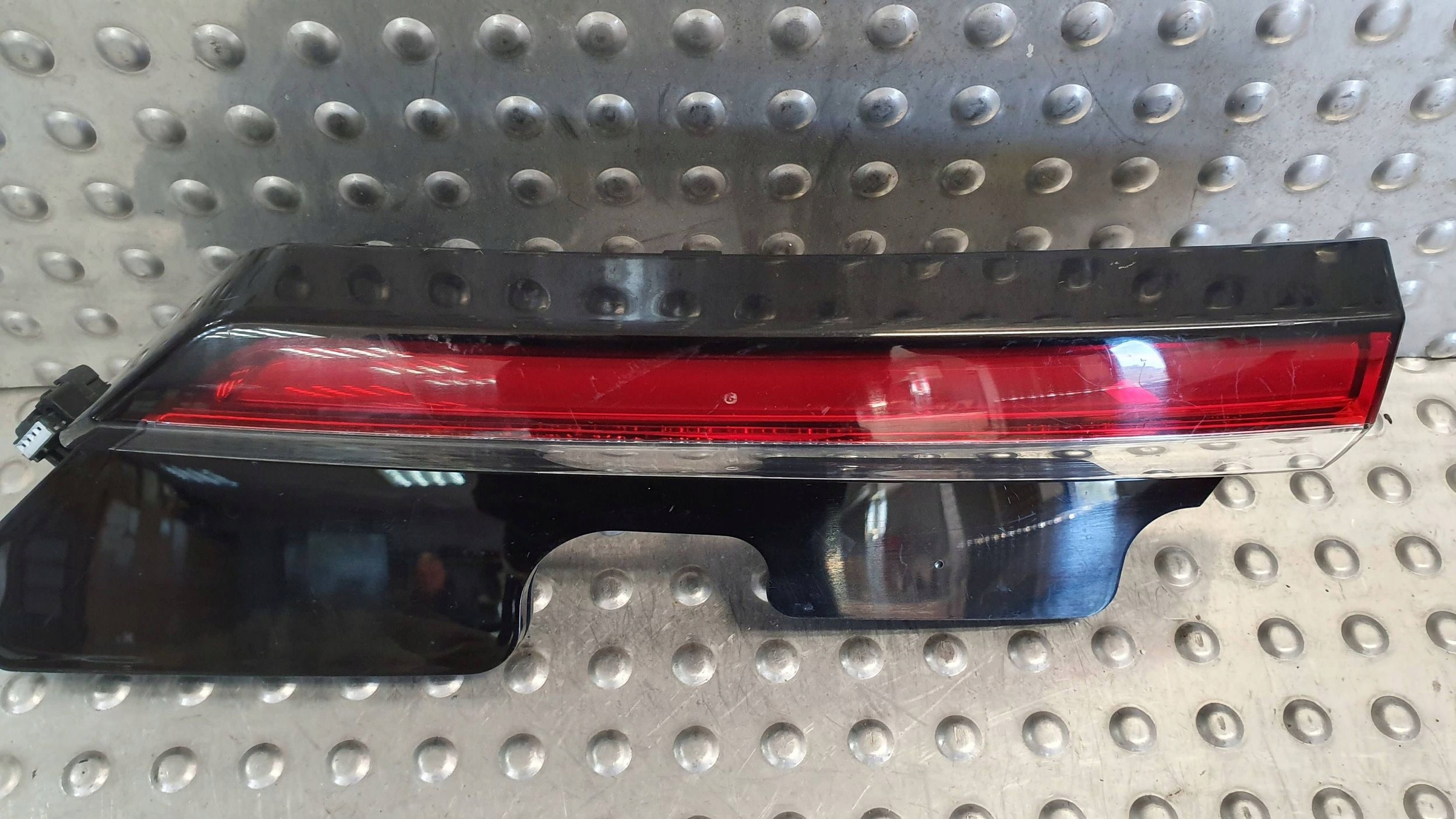 light rear part left VOLVO C40 to the bonnet 21- 32365672