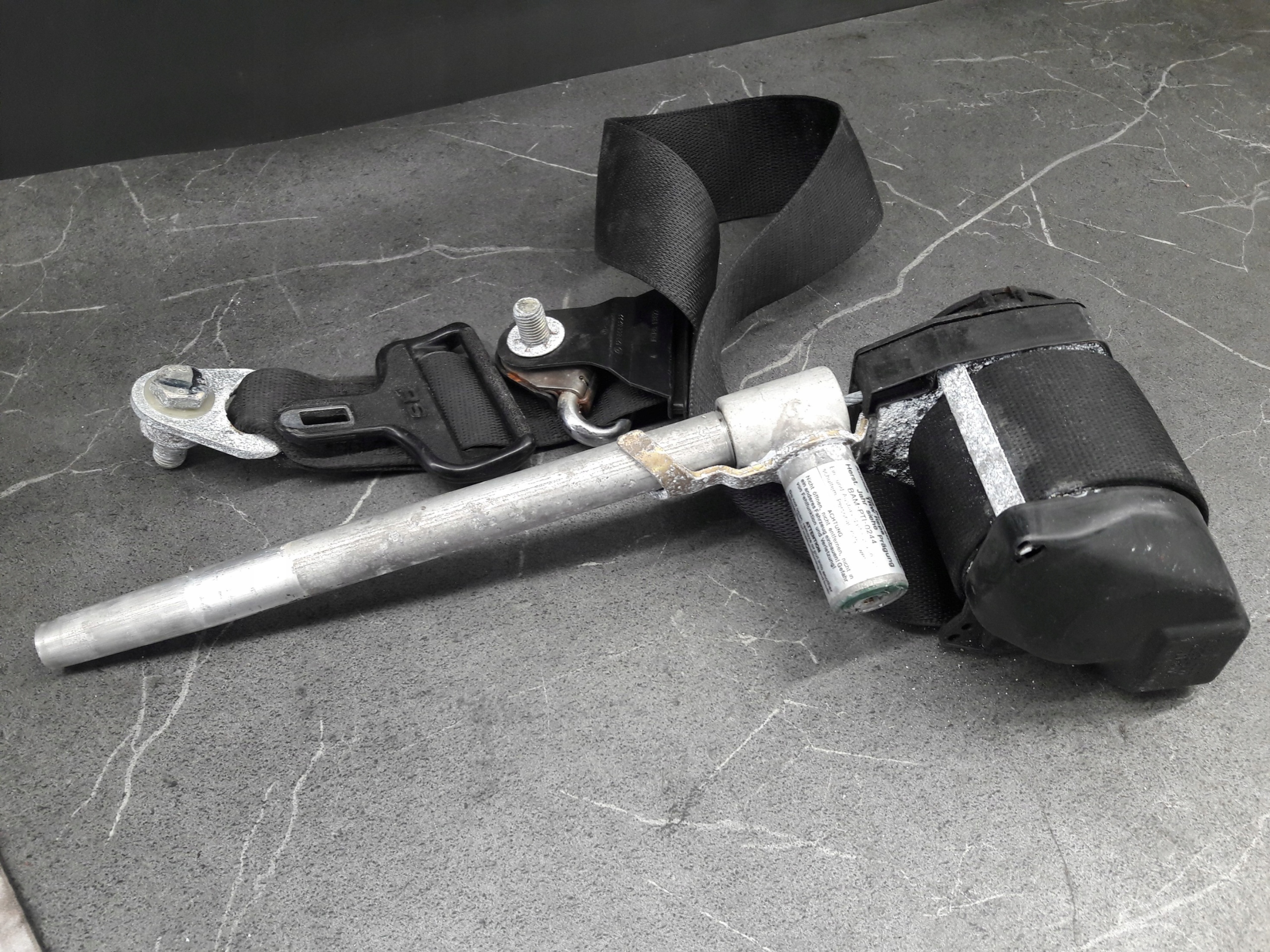 2018603285 pas bezp prawy przod MERCEDES W210