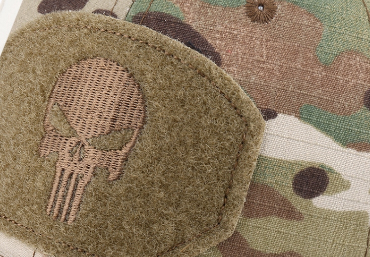 CZAPKA Z DASZKIEM KAMUFLAŻ WOJSKOWA PUNISHER MORO Rozmiar uniwersalny