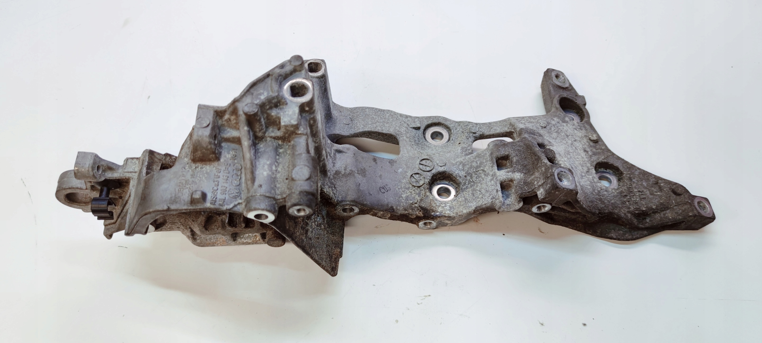 Stütze ALTERNATORA Halter AUDI A4 B9 A5 A6 04L903143D