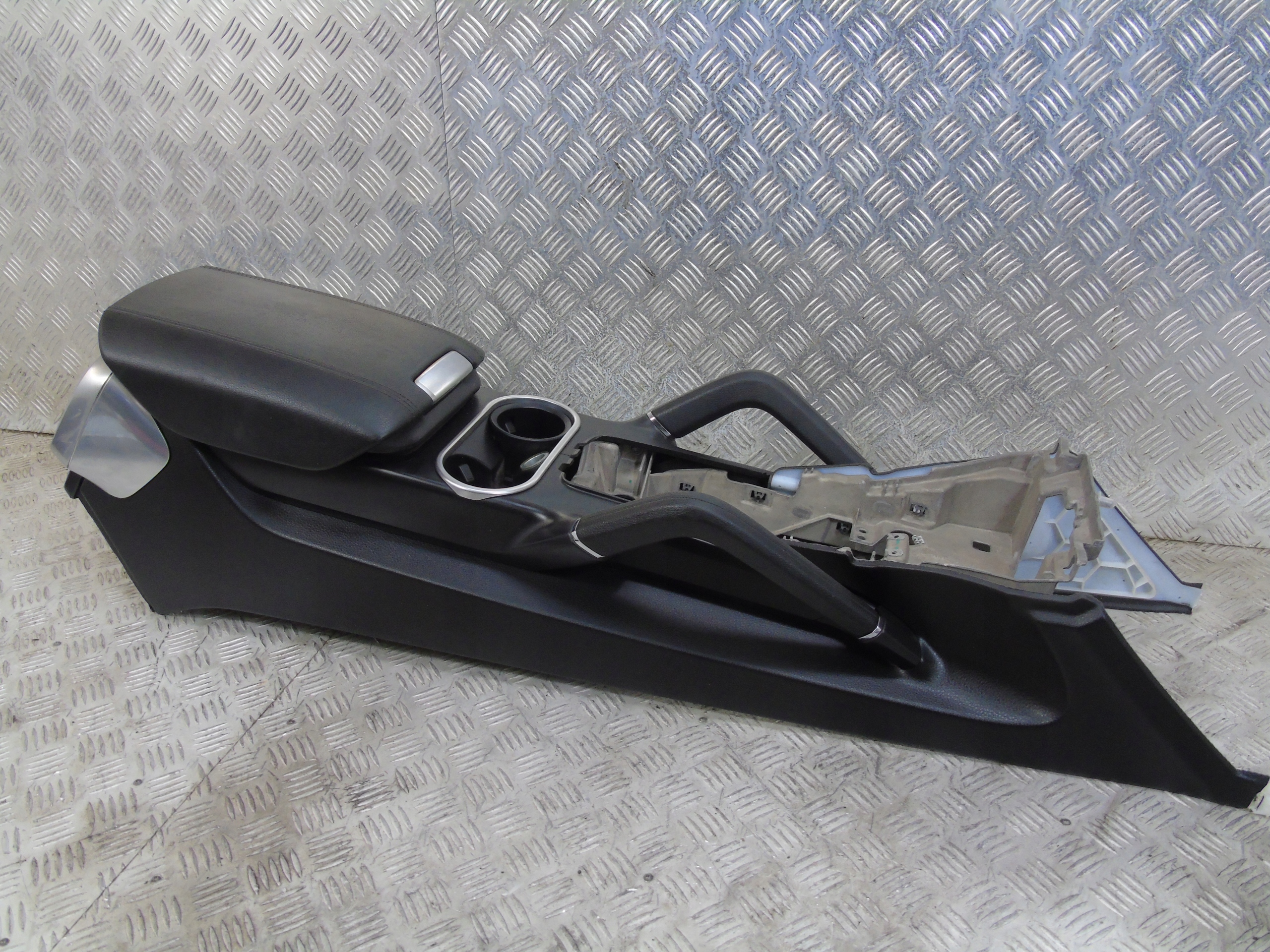 PORSCHE CAYENNE II ЦЕНТРАЛЬНЫЙ ТУННЕЛЬ