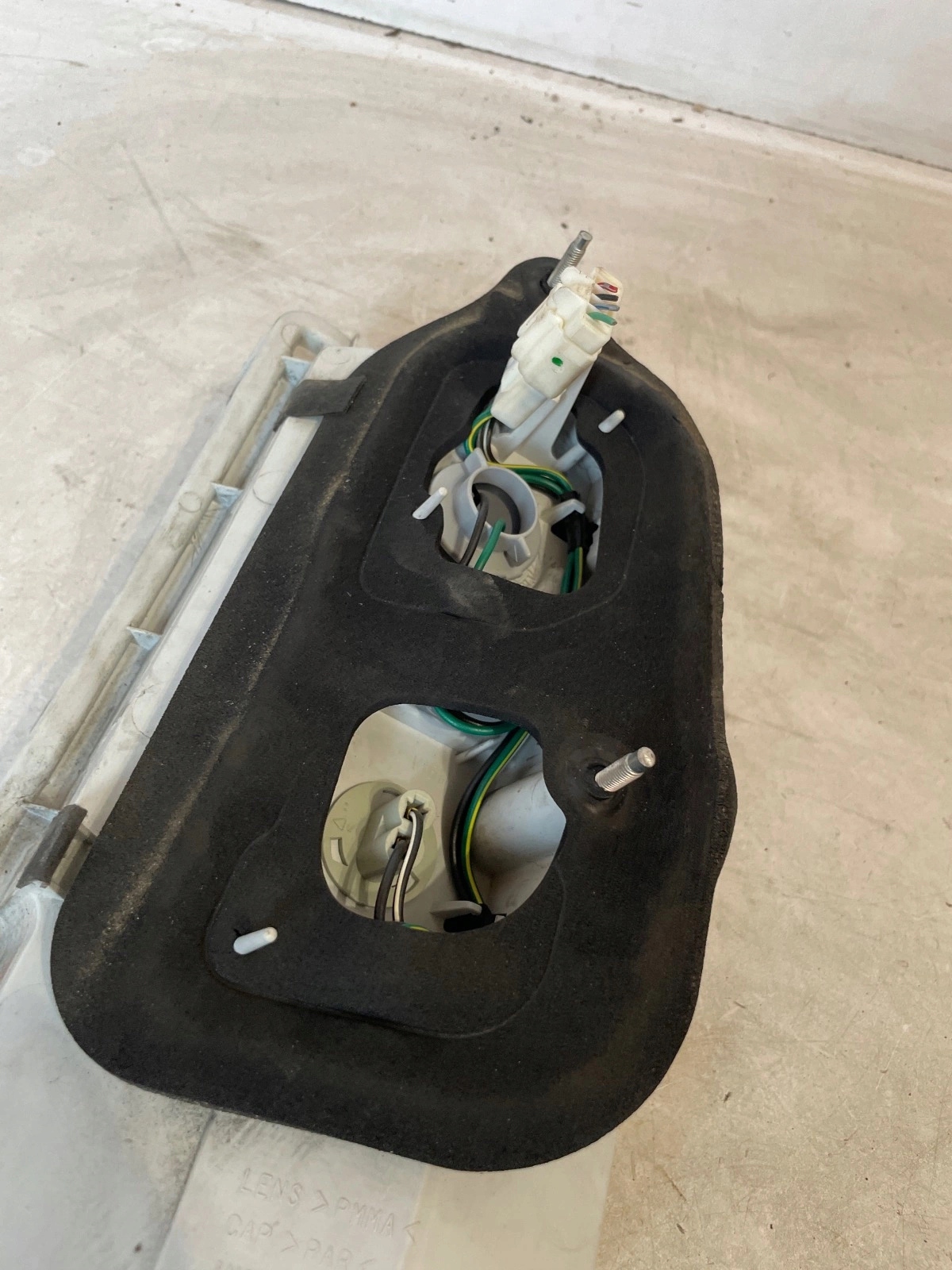 фонарь левый nissan ELGRAND E51 led