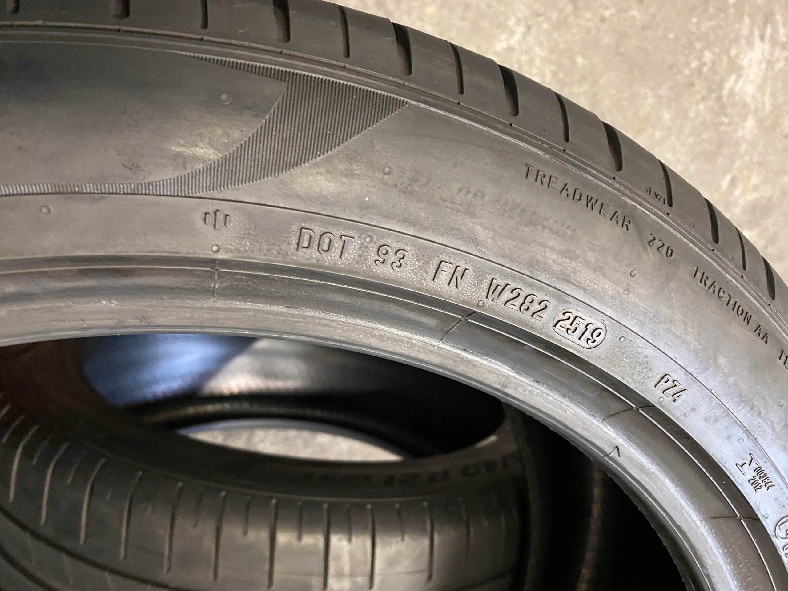2 tyres summer 285/40R21 109Y Pirelli P Zero PZ4 6,5mm