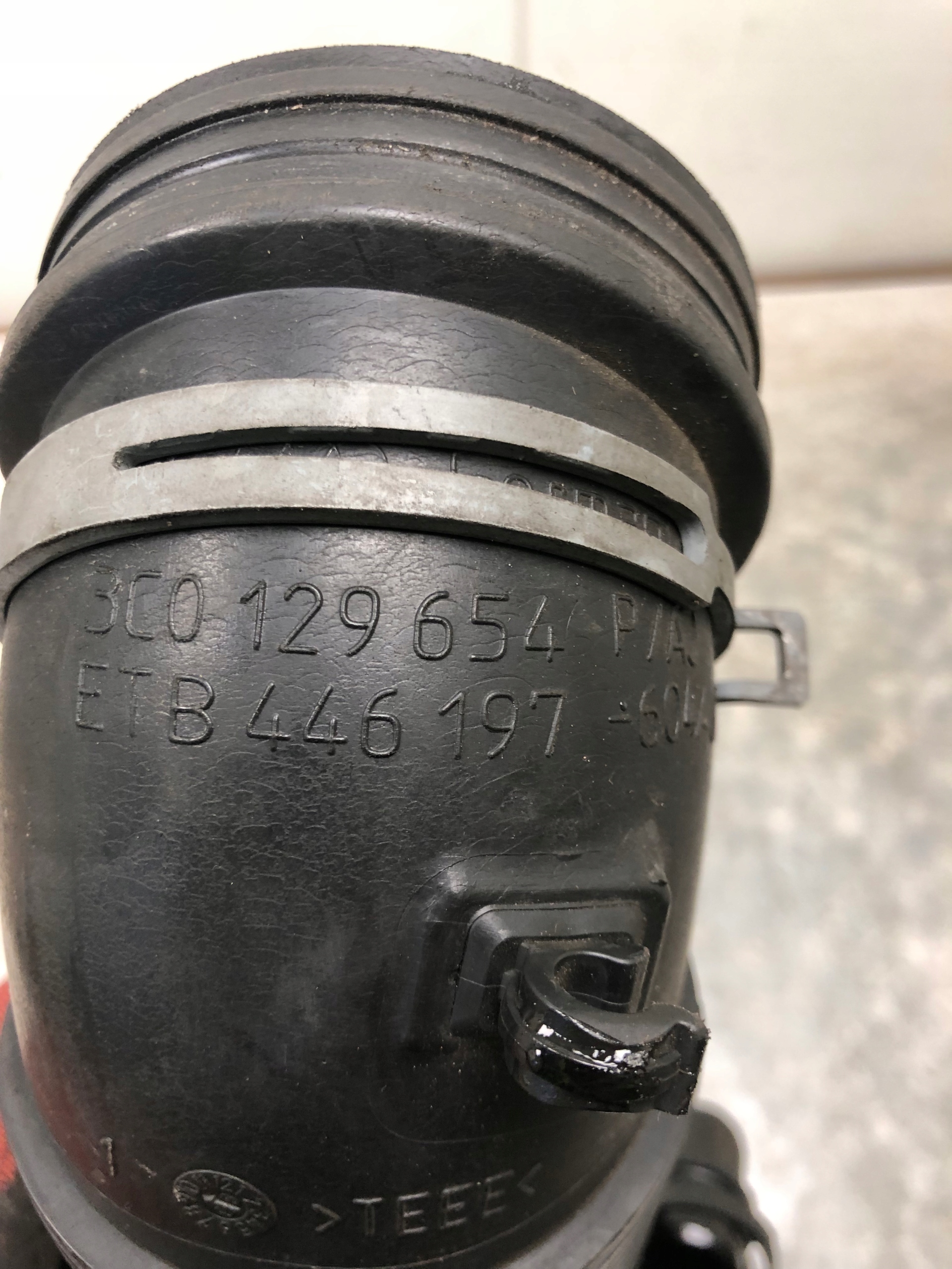 pipe air hose AUDI A3 8P LIFT 3C0129654