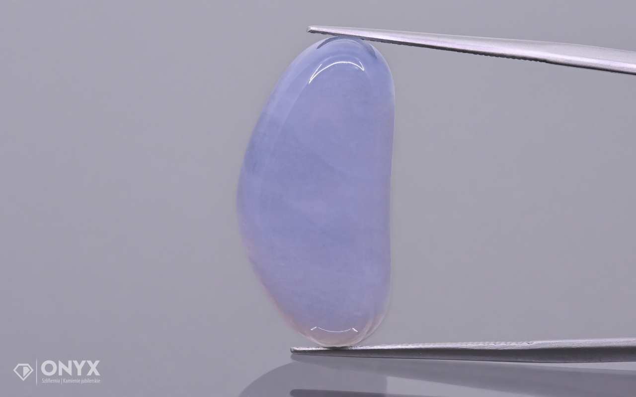 Chalcedon modrá konvexní nepravidelná destička 24,5x12,5 mm