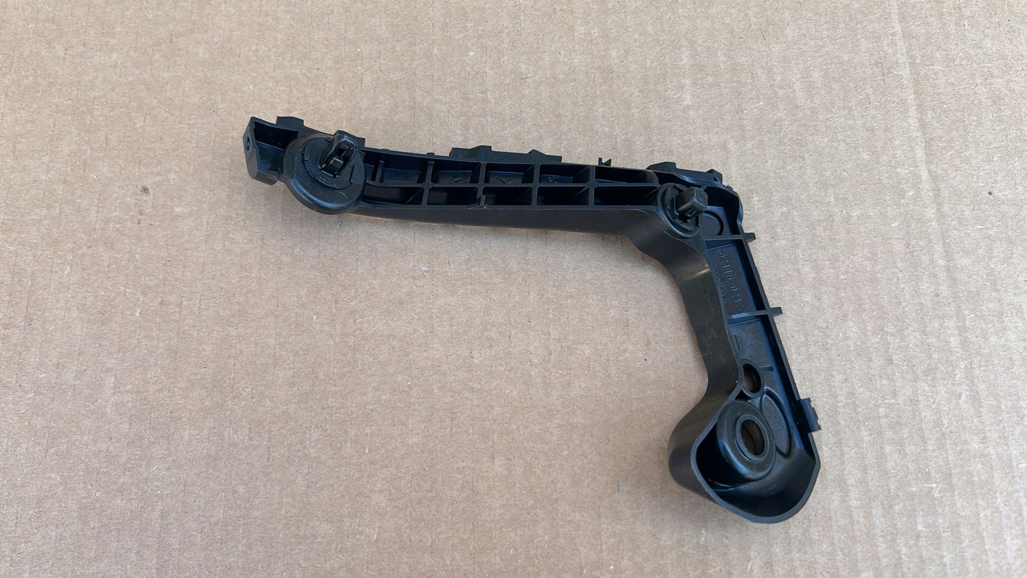 bumper bracket left front front TOYOTA COROLLA E21 19- KOMBI HB