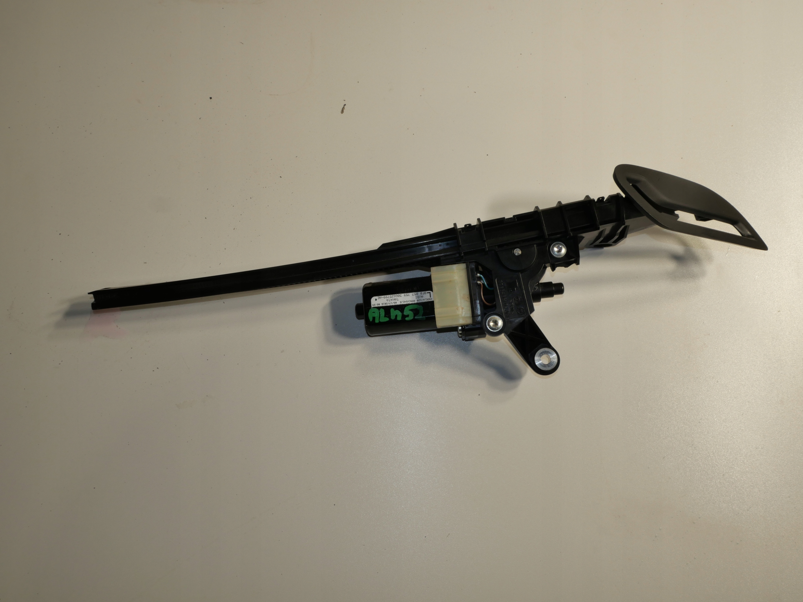 mini motor PODAJNIK supports AUDI A5 8F0857759