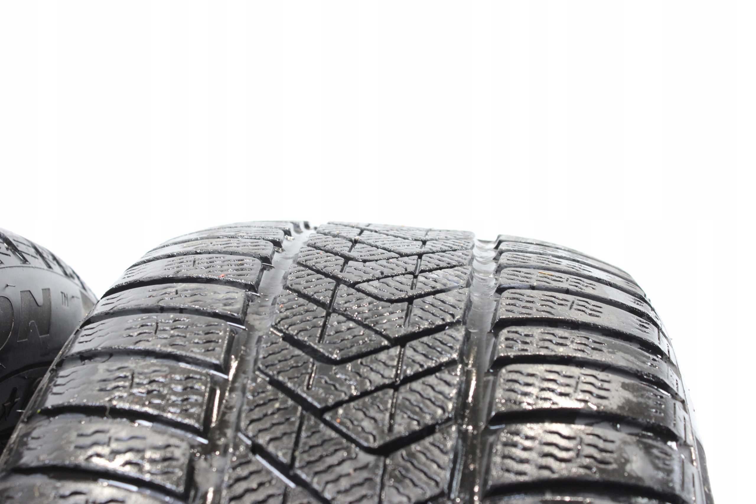 265/50R19 OPONY ZIMOWE PIRELLI SCORPION WINTER 2019r 6,1-6,4mm Rok produkcji 2019