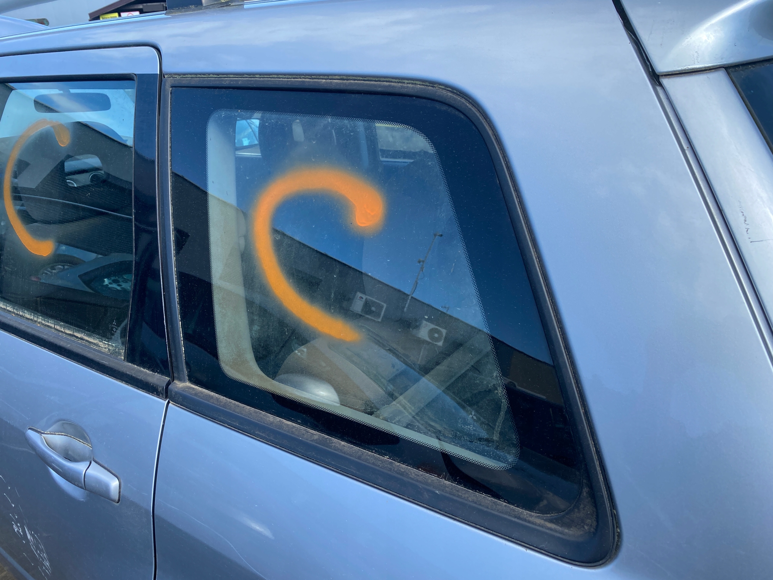 FENSTER Seitlich Karoserie links Mitsubishi Outlander 1 und 03-06