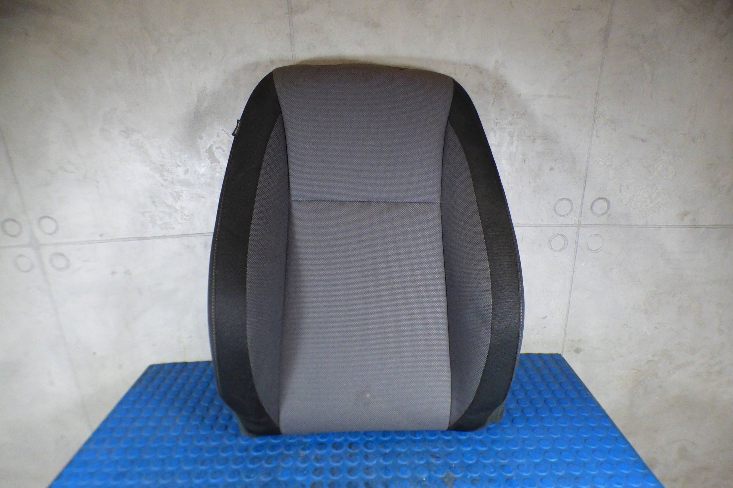 Hyundai i20 material oparcie SITZ rechts