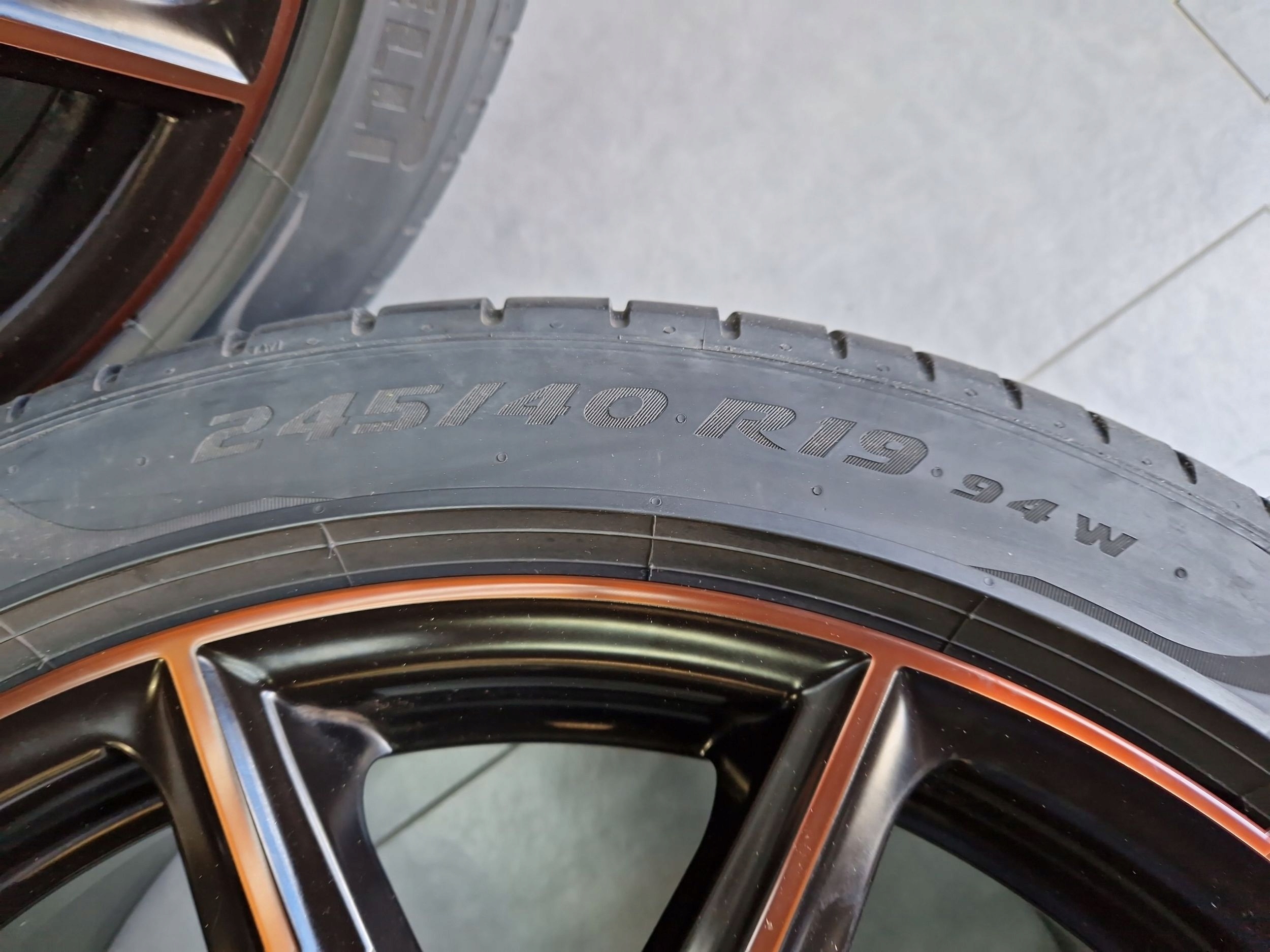 Cupra Ateca disc wheels 19 tyres PIRELLI 245/40 2023 575601025AP