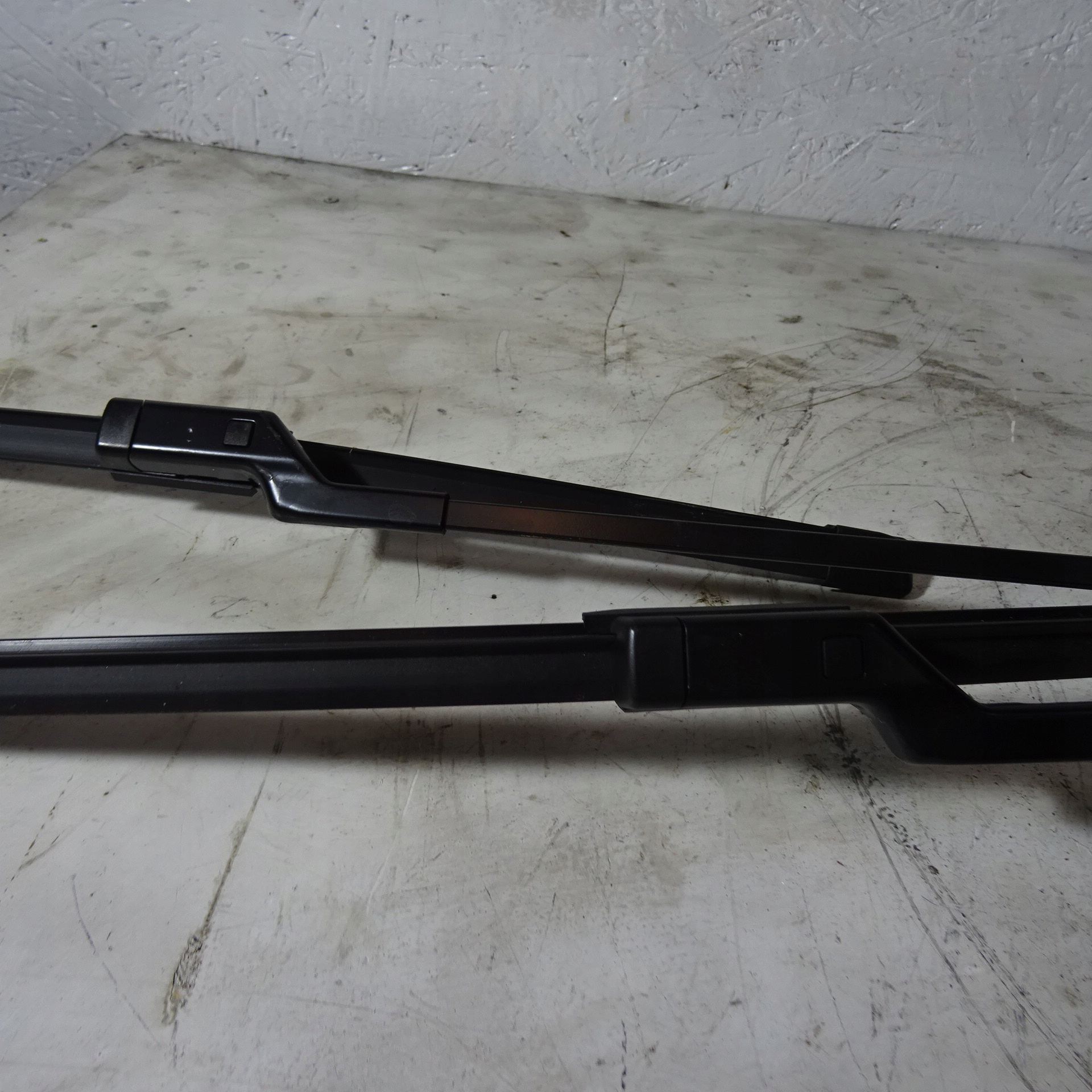 SEAT LEON IV 4 arm WYCIEREK front 5FB955409
