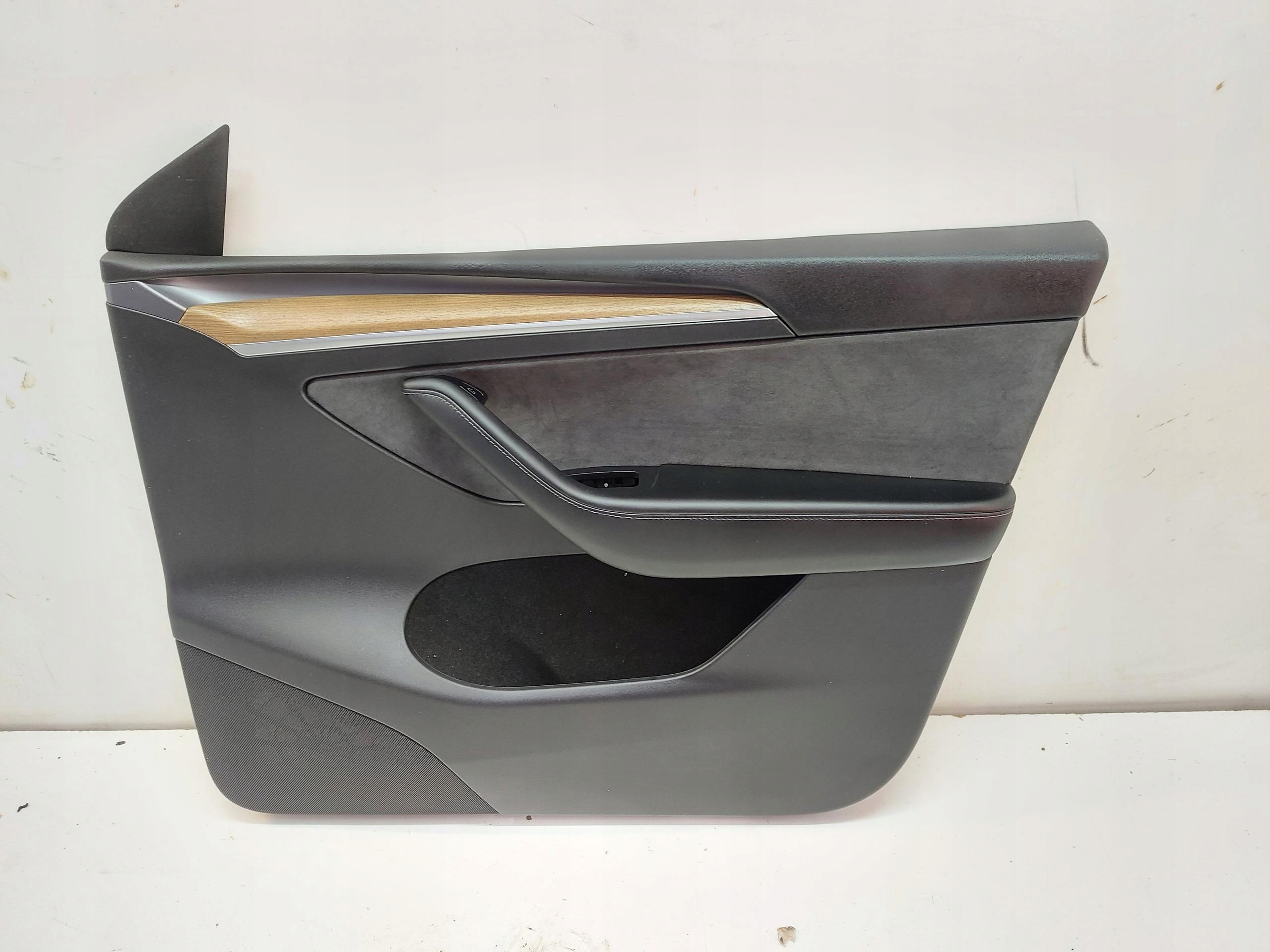 TESLA MODEL Y 2022r upholstery side door right front