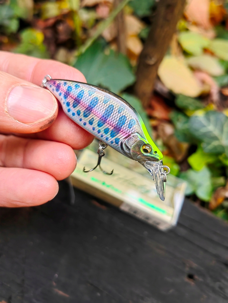 Japoński Wobler Megabass GH44 mm Bat A Fry- 6,1g. Lz Indicator Yamame #02