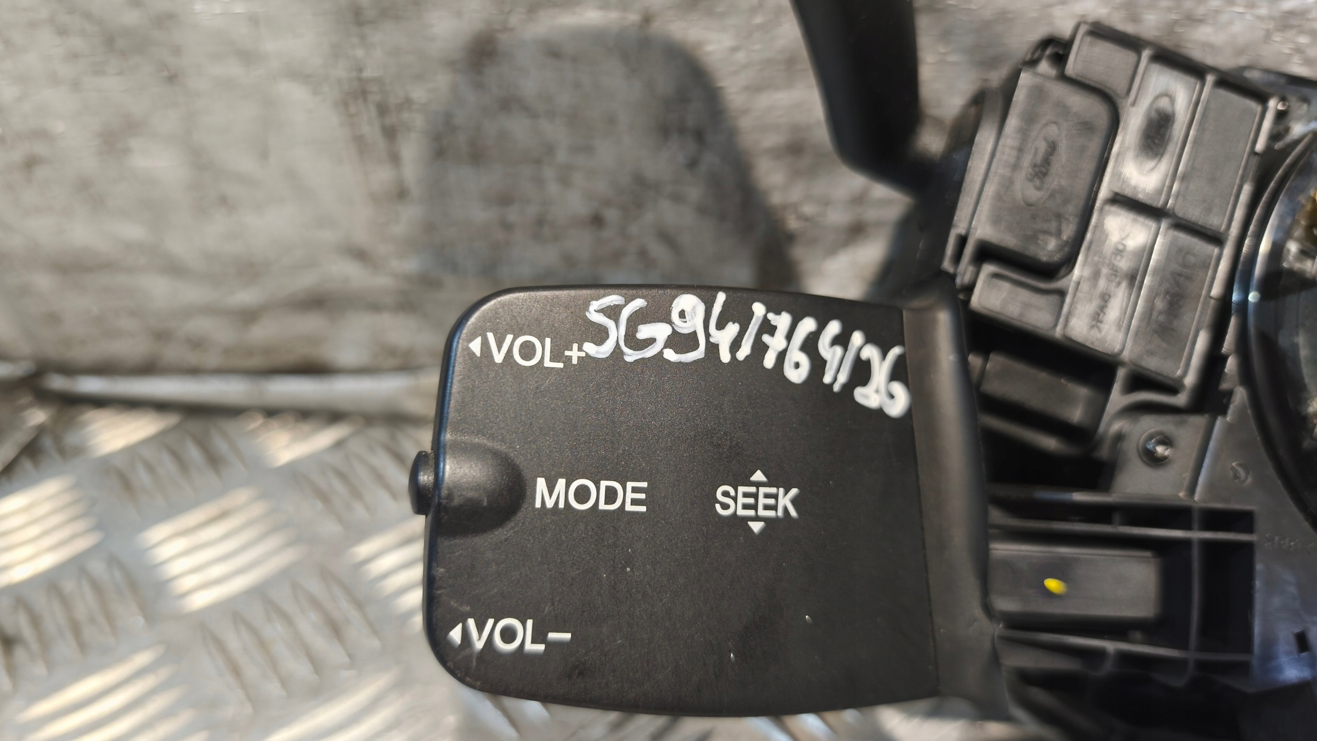 steering wheel levers and controls 3M5T-14A664-AB FORD C-MAX 2003r