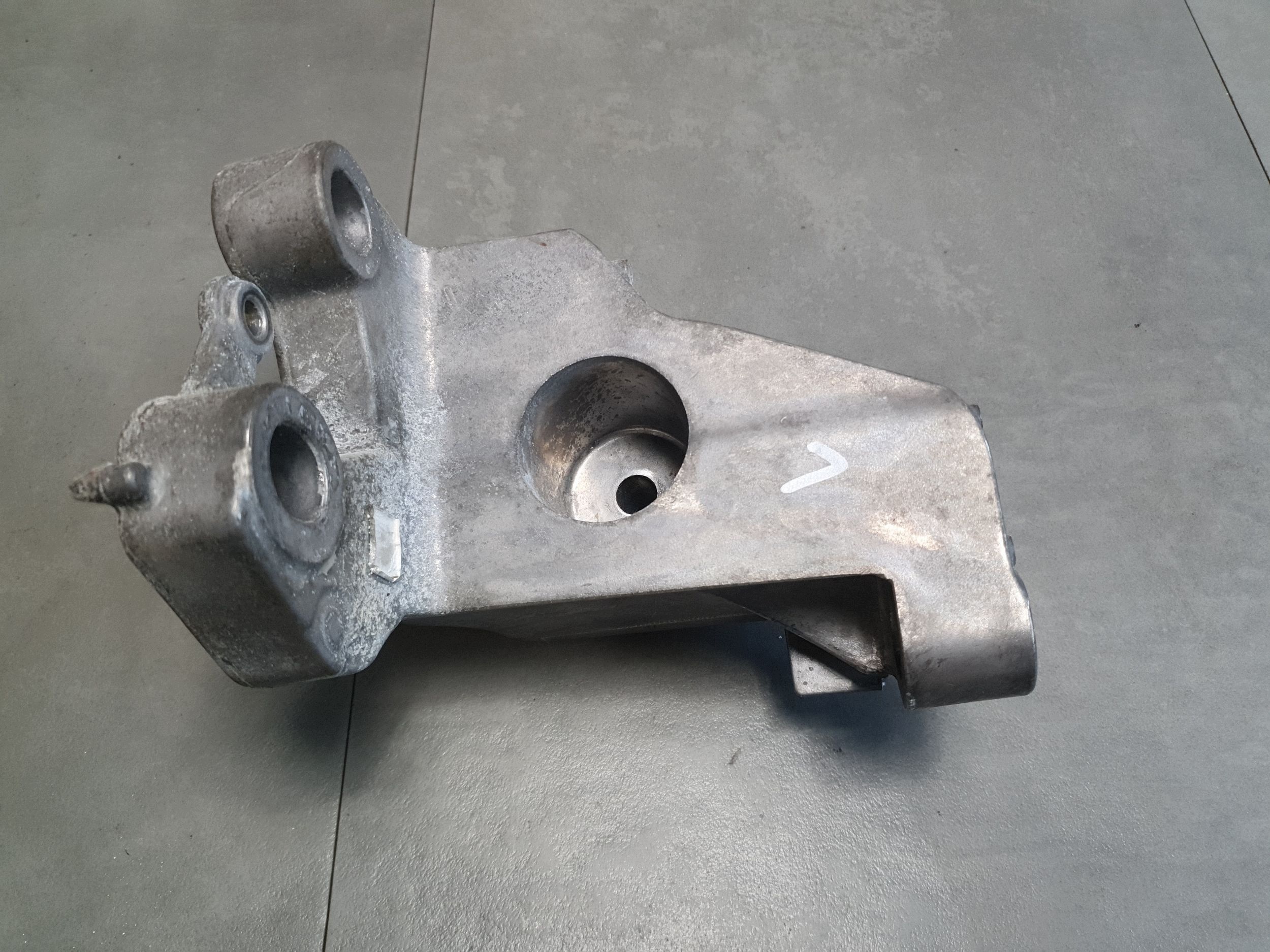 Audi SQ6 e-tron supporto motore staffa fissaggio 85E199603C