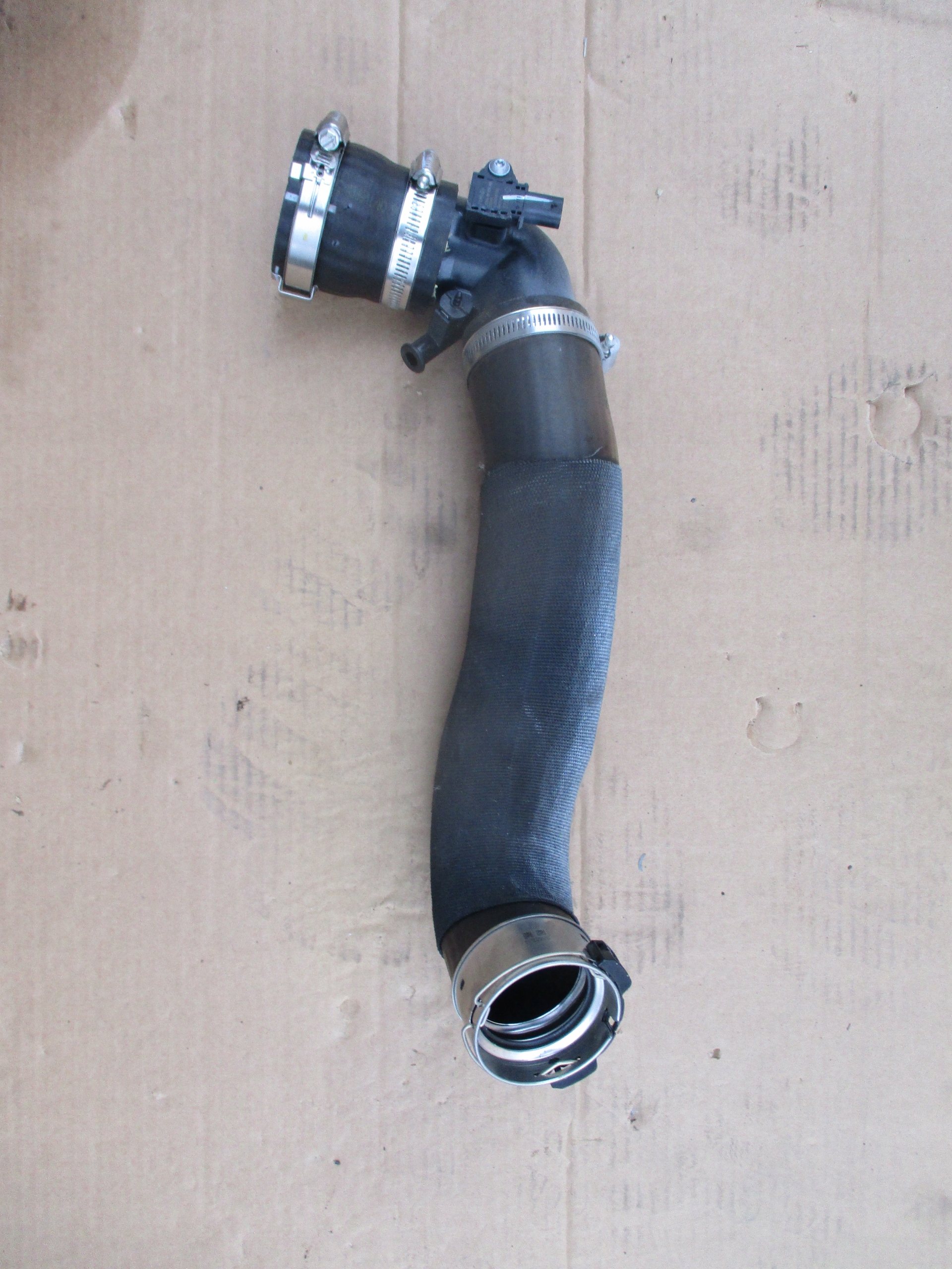 LX61-6F073-HA - ТРУБА ИНТЕРКУЛЕРА FORD ESCAPE KUGA 2.0 ECOBOOST