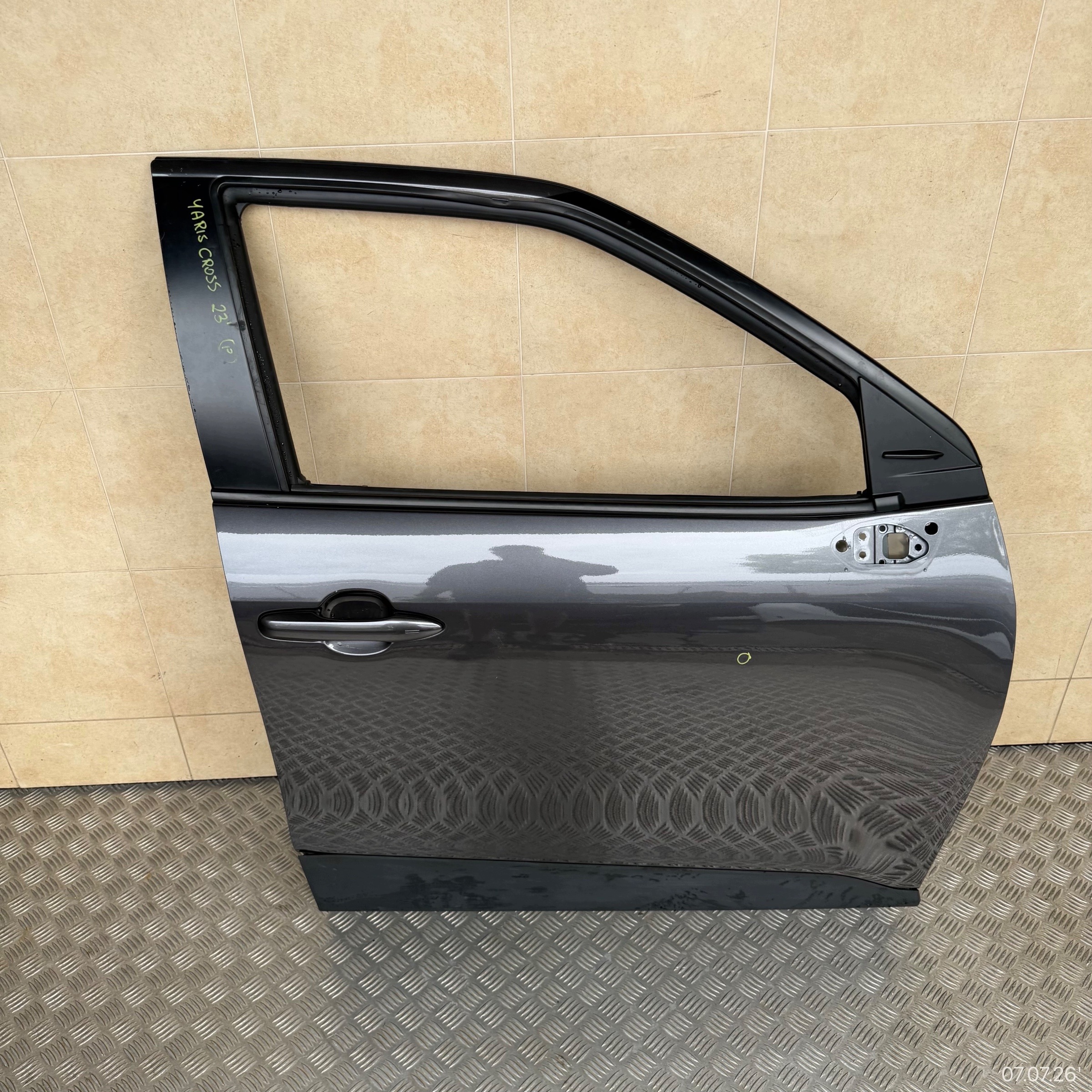 door complete front right TOYOTA YARIS CROSS 2023 ROK