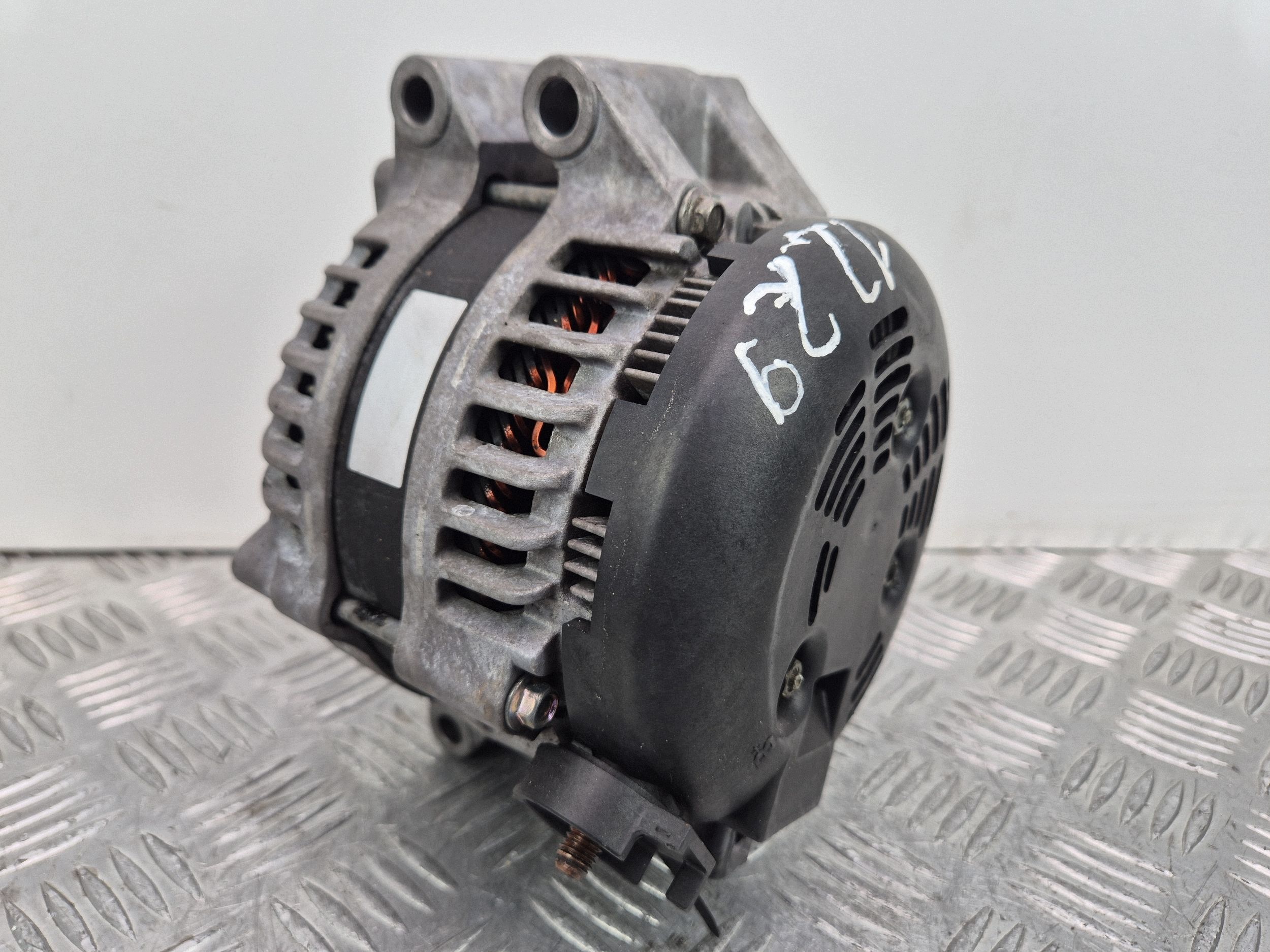 BMW 3 E92 E93 325i alternator 7591268 N52B25AF