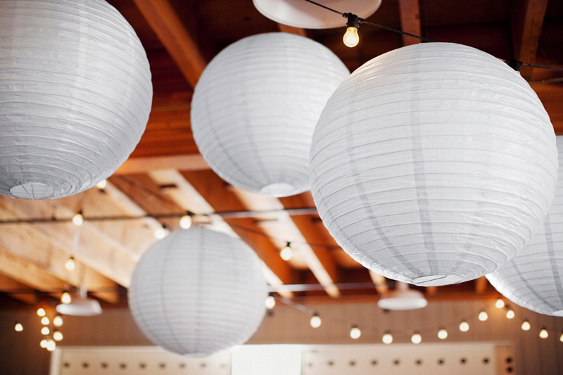 LAMPION PAPIEROWY BIAŁY DEKORACJA WISZĄCA KULA ŚLUB WESELE KOMUNIA 25 CM Źródło światła brak