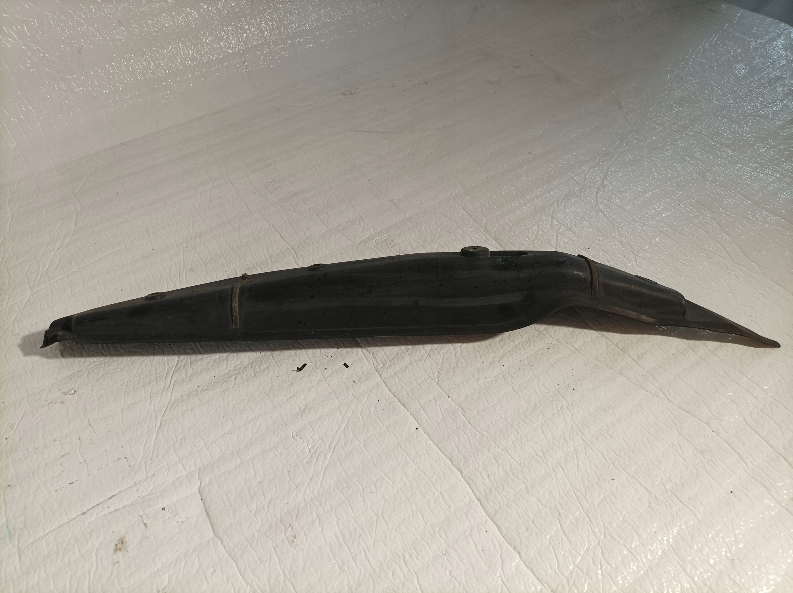 MERCEDES A45 W176 AMG ZAŚLEPKA BŁOTNIKA Numer katalogowy części A1768890225 A 176 889 02 25