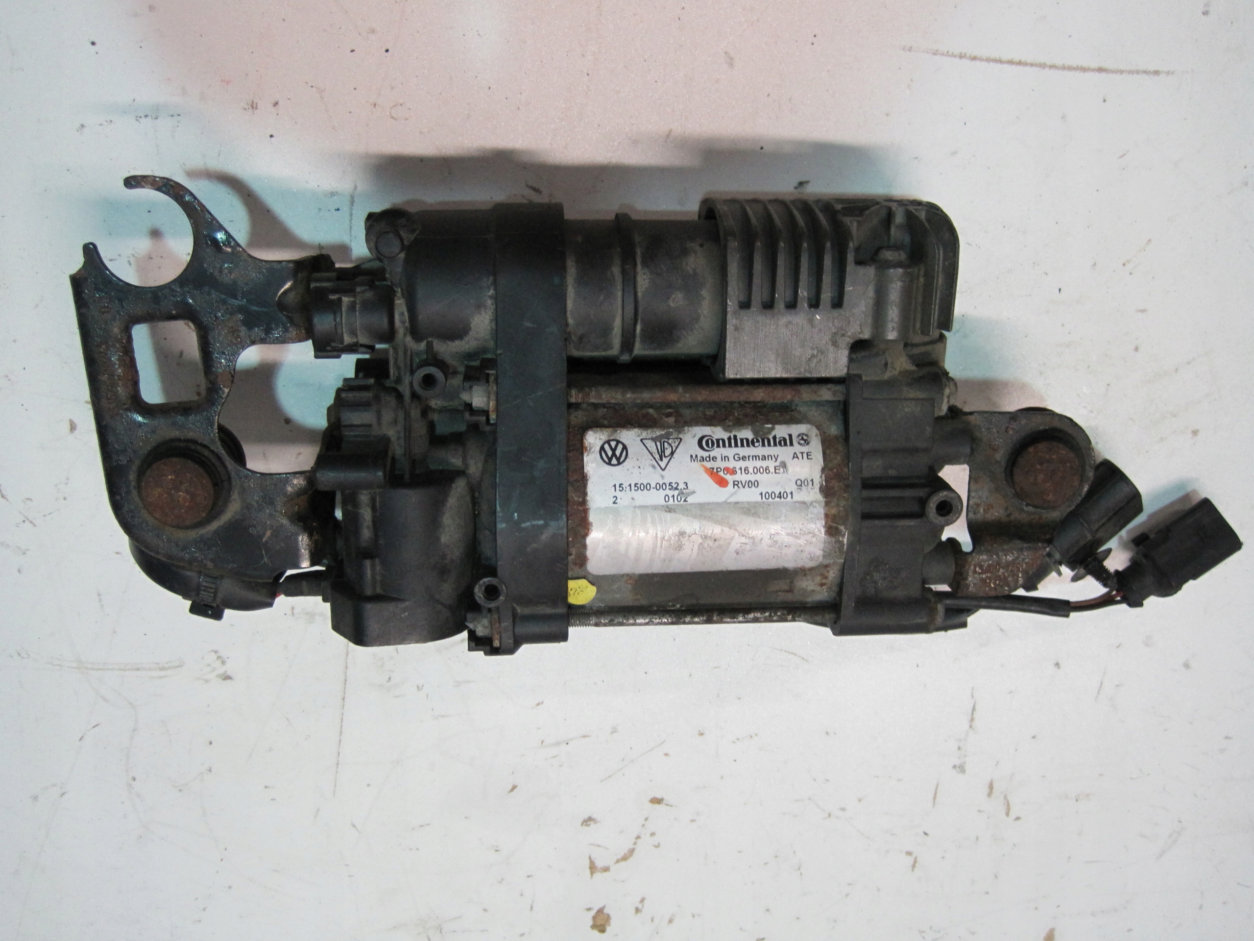 pump springing VW 7P0616006E