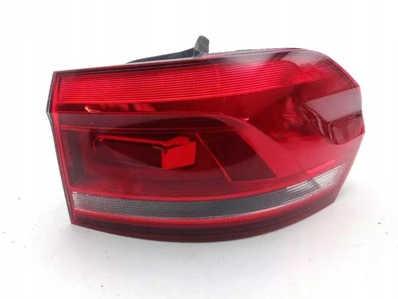 LAMPA PRAWY TYŁ PRAWA TYLNA VW TOURAN III 15- 5TA945096A