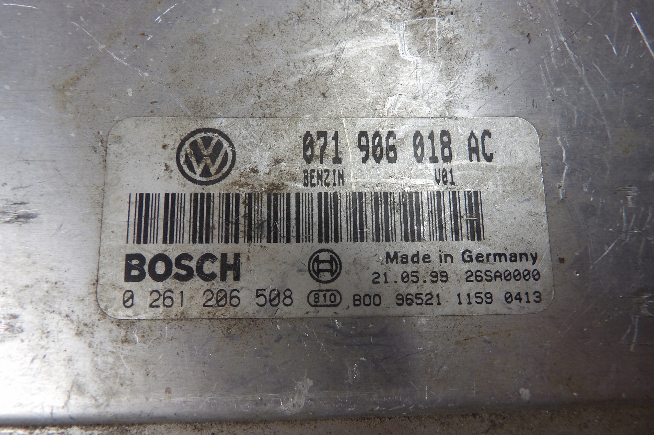 VW PASSAT B5 2.3 computer Motore